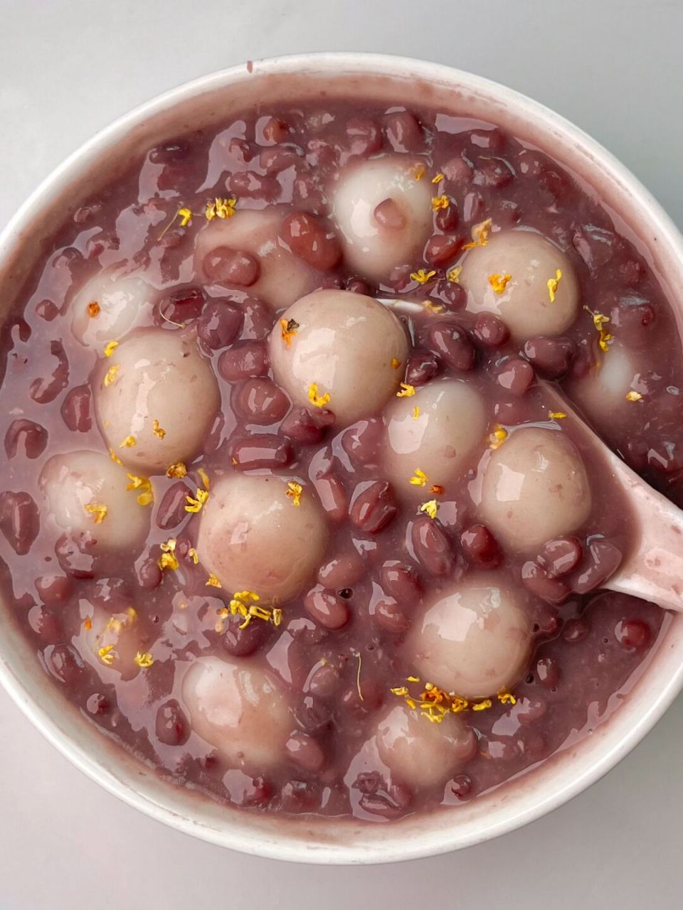 红豆沙糯糯的,小圆子软糯香甜~ 还有淡淡的桂花香!口感赞爆了!