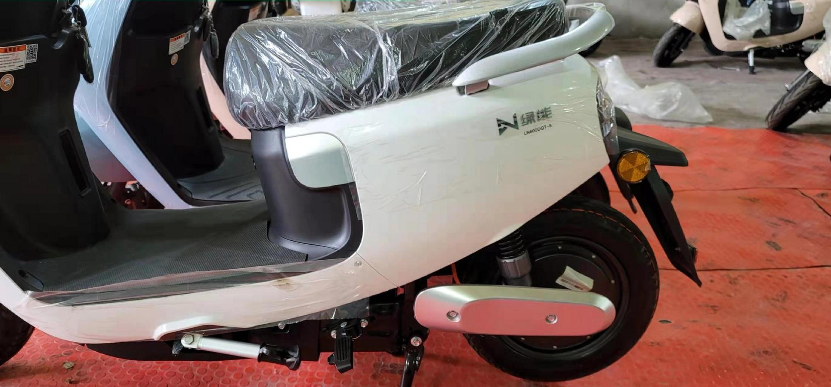 绿能自主新款中型最成功一款,n5mini到货,48/60/20,前后双碟,前置対置