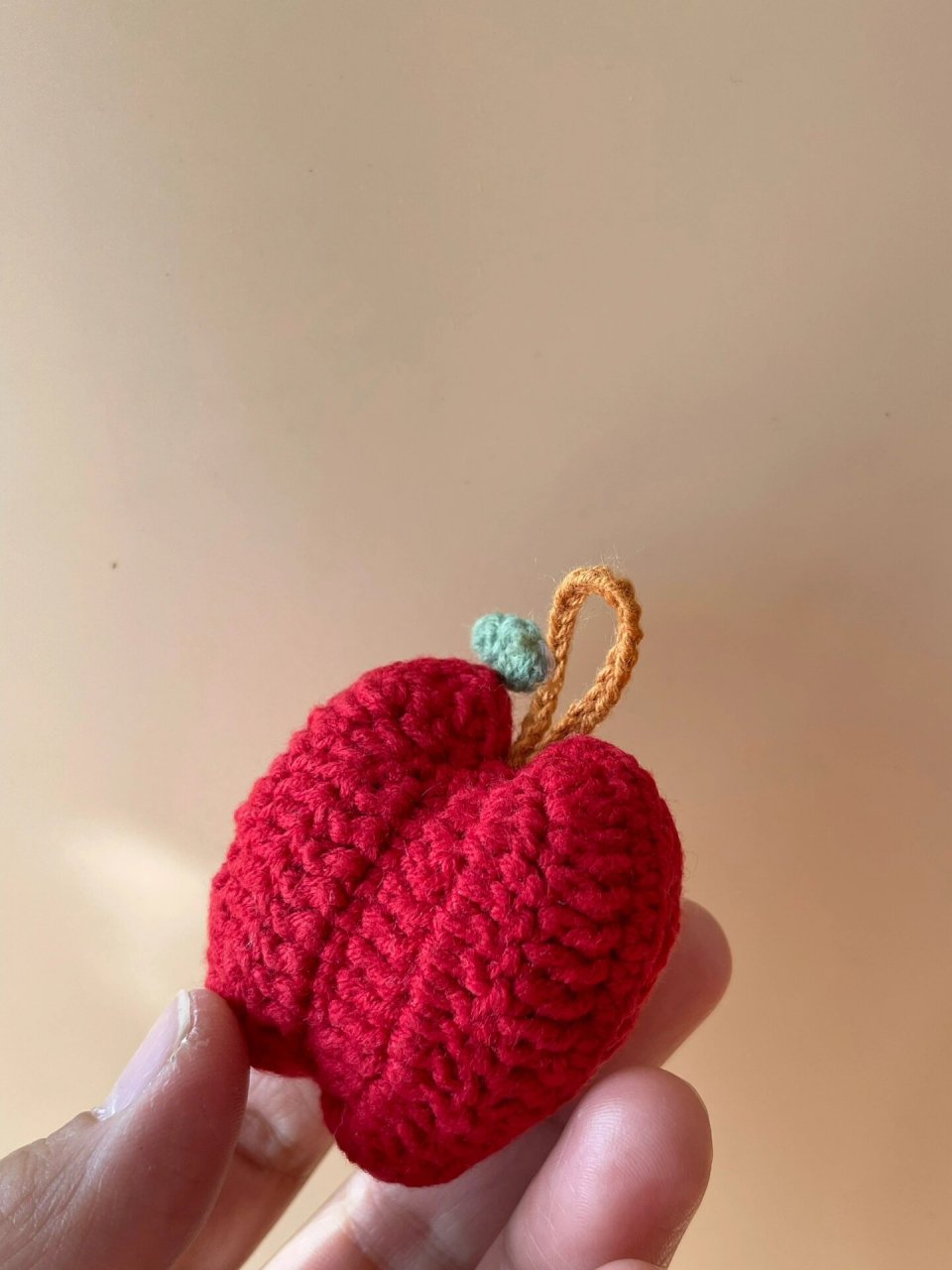 90圣诞苹果96挂件附小白图解文字教程 用线 四股唯棉,色号:16,07