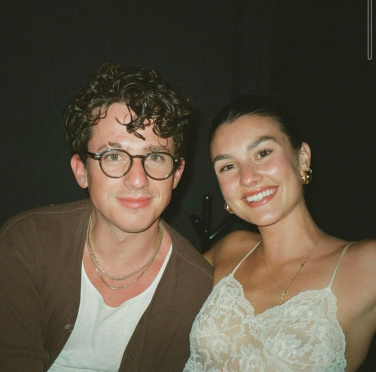 断眉 charlie puth 与女友合照曝光