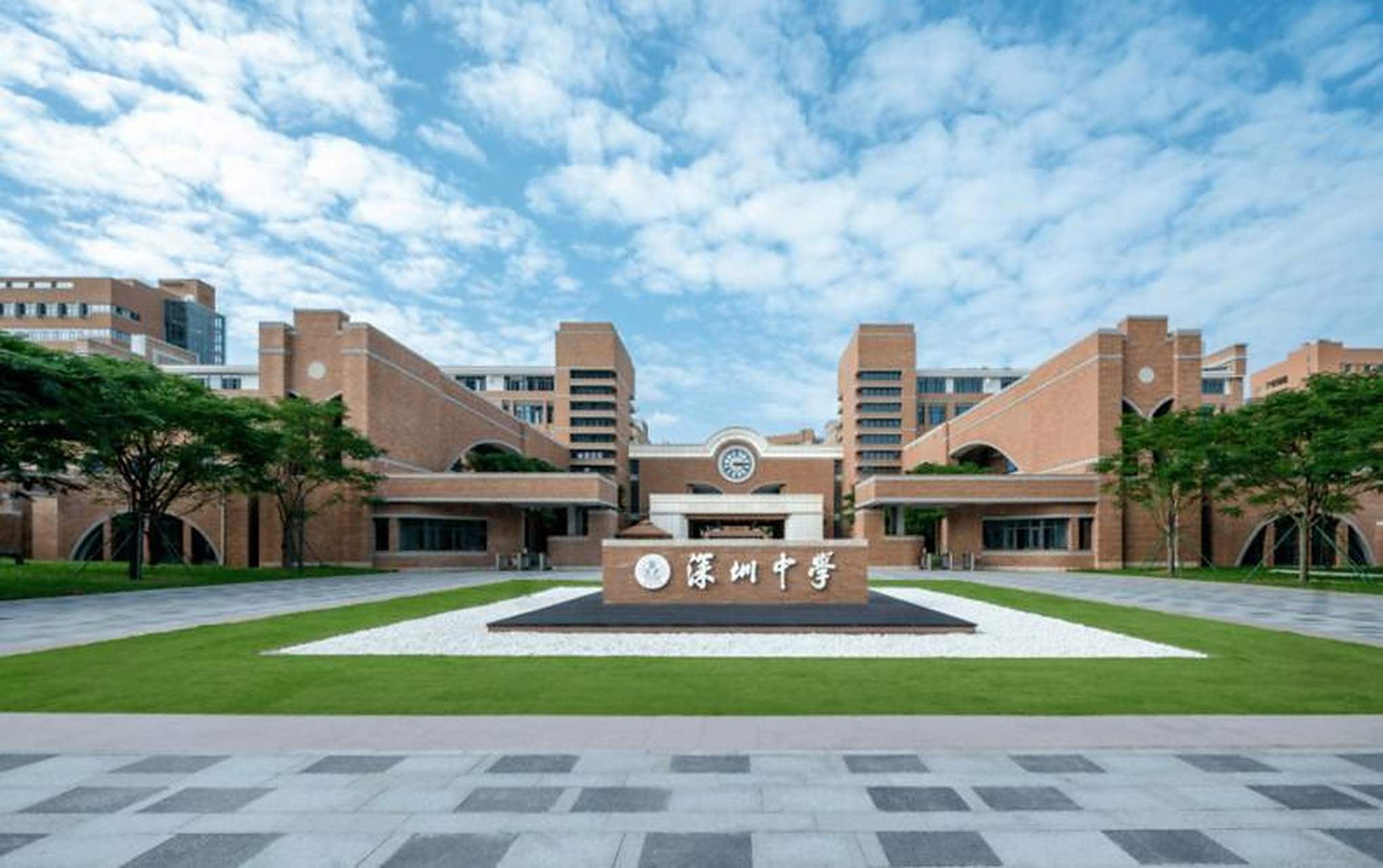 我总结了以下几点: 第一,校长好 朱华伟校长目前是深圳中学校长,也是