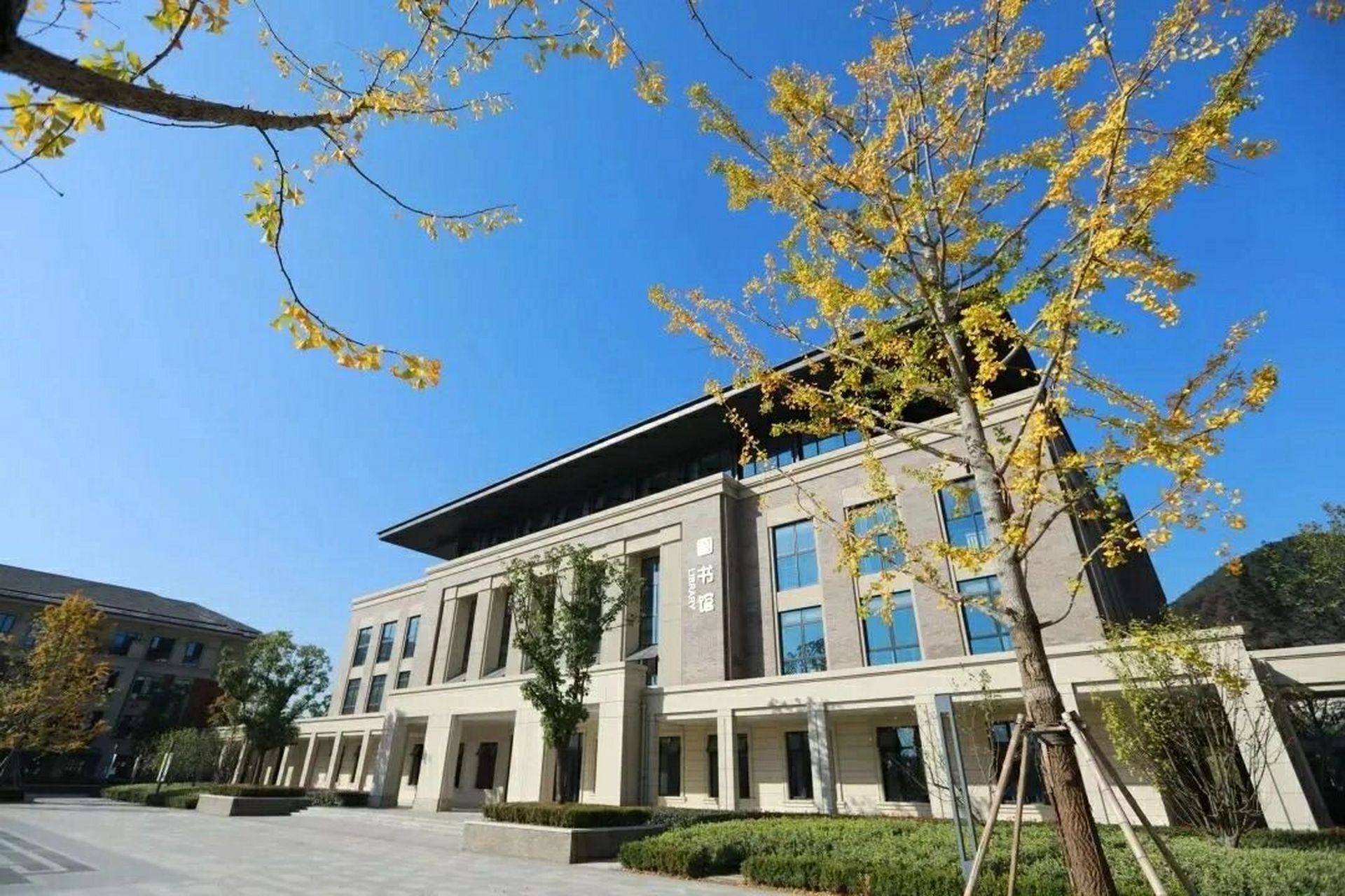 浙江省富阳中学国际部,双轨制公立国际高中 浙江省富阳中学创办于1942