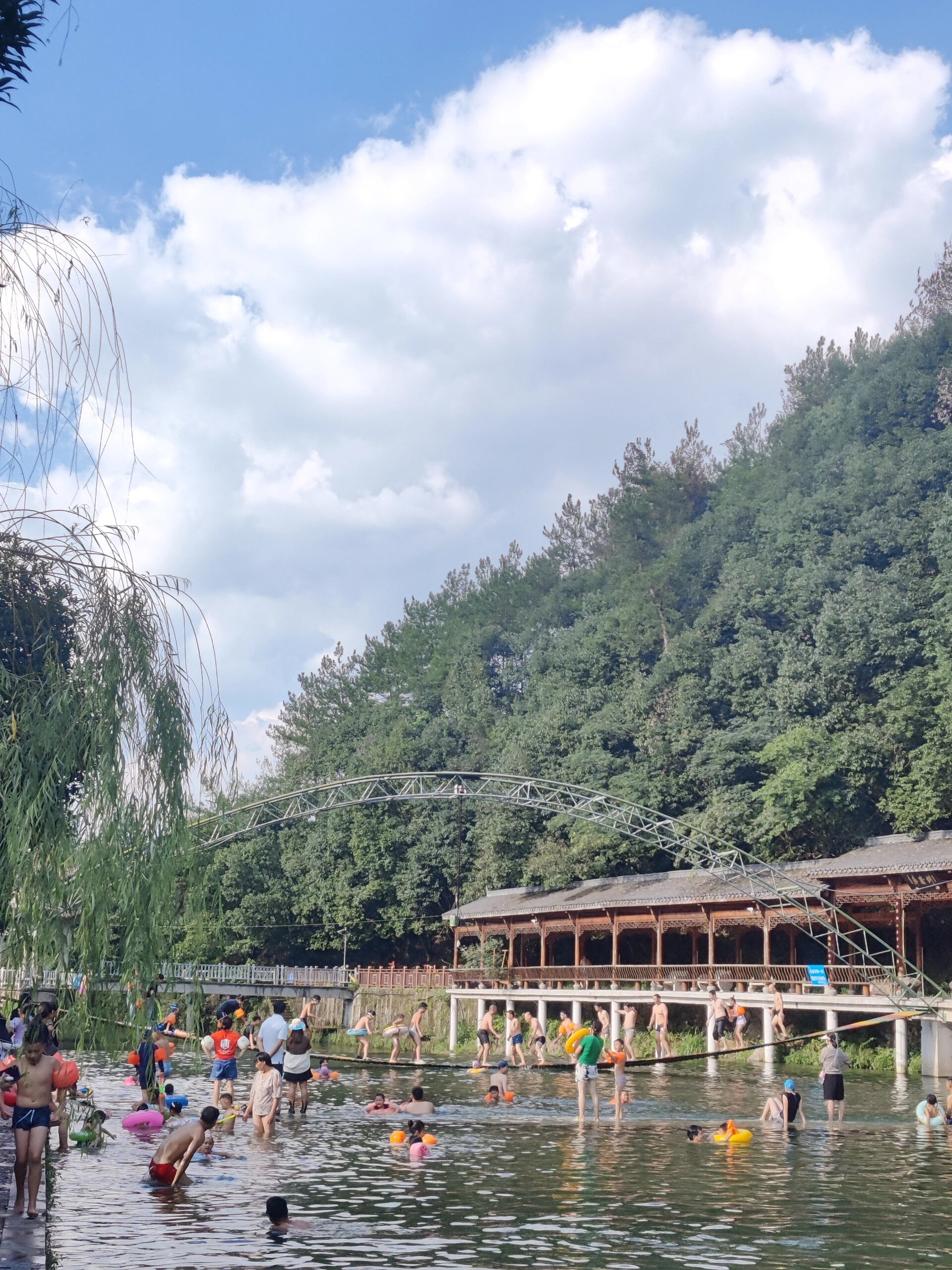 磐安游泳|冷水镇的天然浴场,清凉一夏 地址:磐安县冷水镇虬(球读音)里