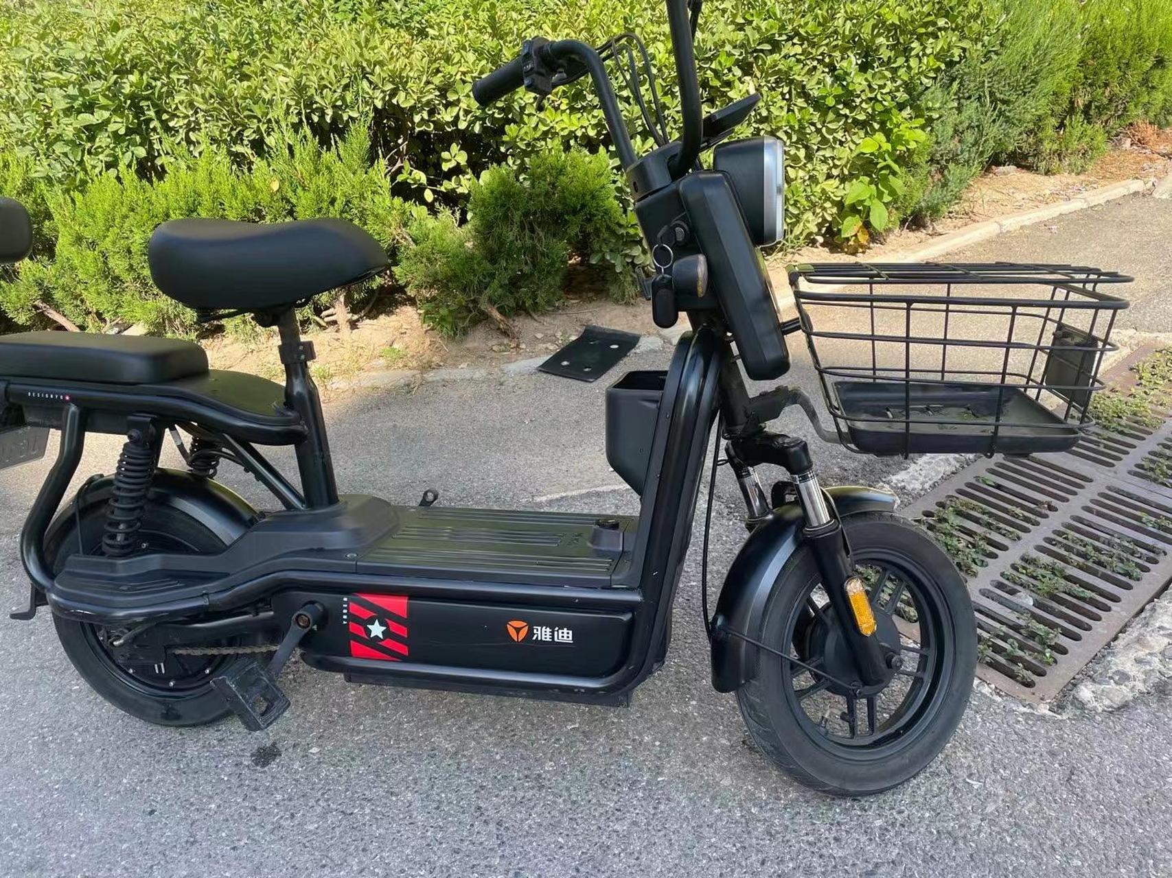 雅迪速威2.0,高配大液晶显示屏前后液压减震,价格不高