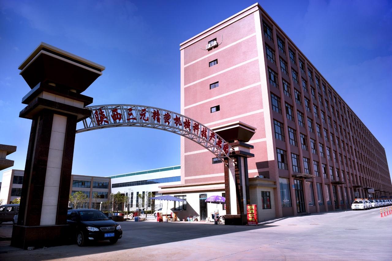 对外出租西安比亚迪工厂北邻厂房面积: 一,综三一楼:厂房面积长43