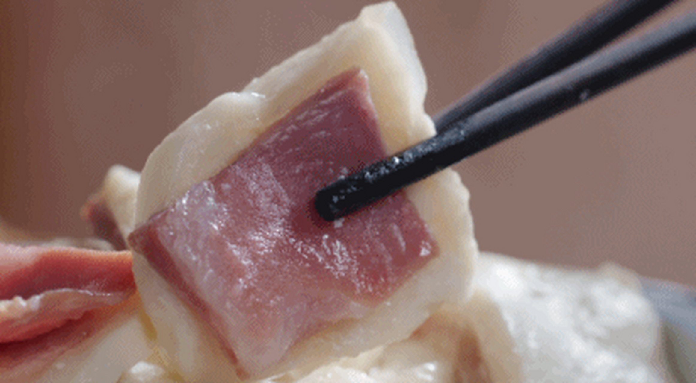 下饭菜#云南鹤庆羊乳饼夹火腿 乳香四溢,咸鲜有嚼劲 每一口都是大理