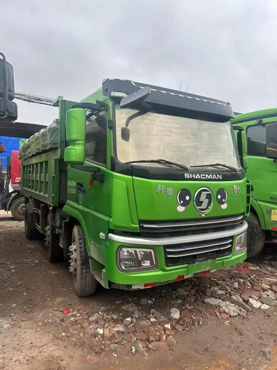 21年4月陕汽轩德翼6前四后四,潍柴6缸220马力,10档,457后桥,车厢长4米