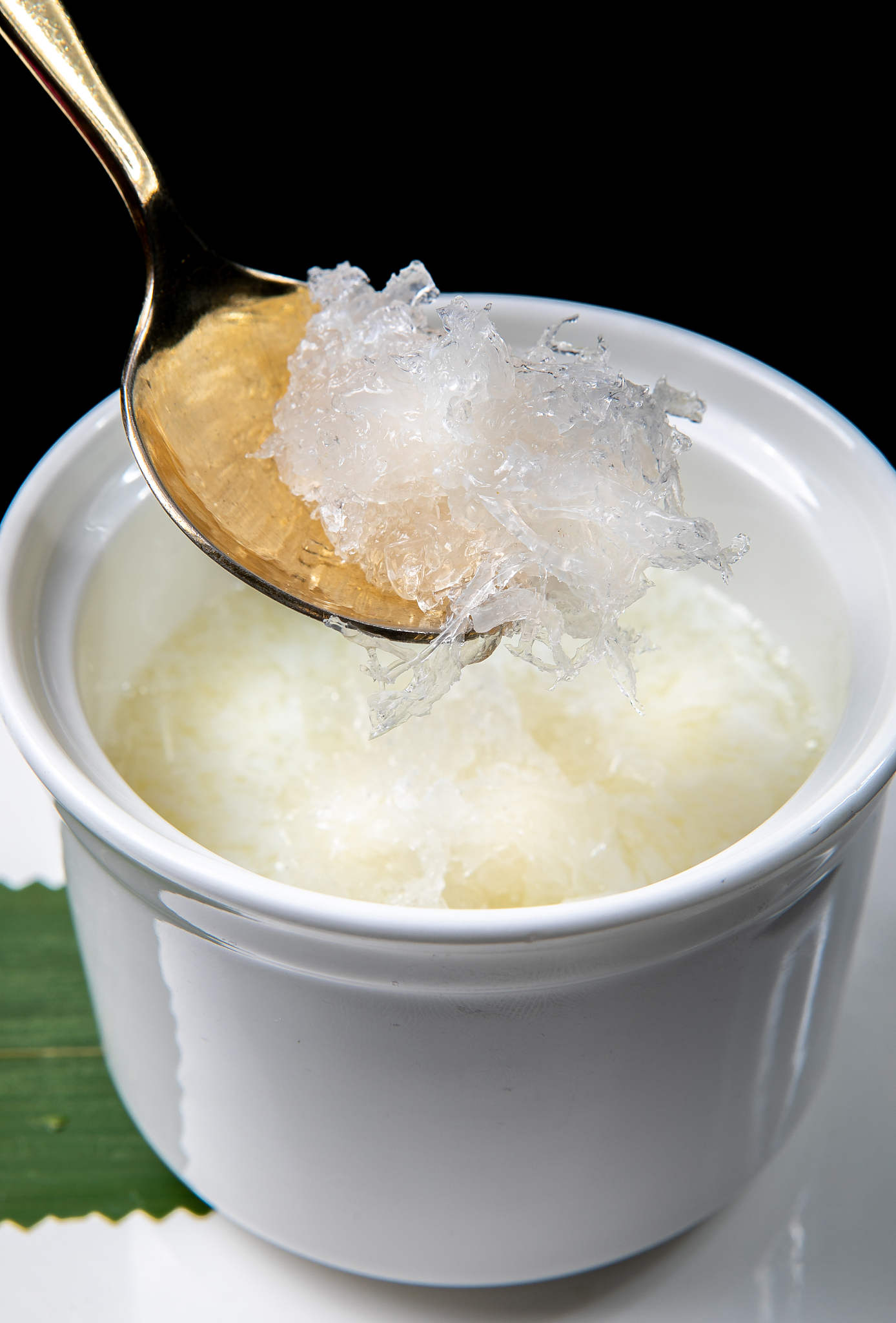 燕窝滋阴润肺补虚养颜的滋补珍品 燕窝具有滋阴润肺补虚养胃美容