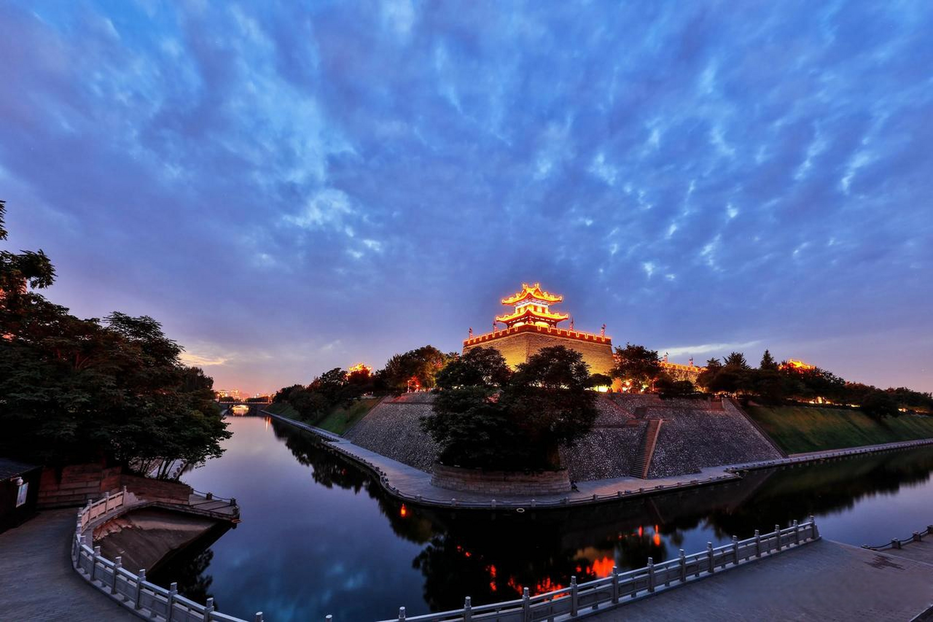 从大约3000年前的西周定都镐京开始,到隋唐长安,频繁出现在历代文人