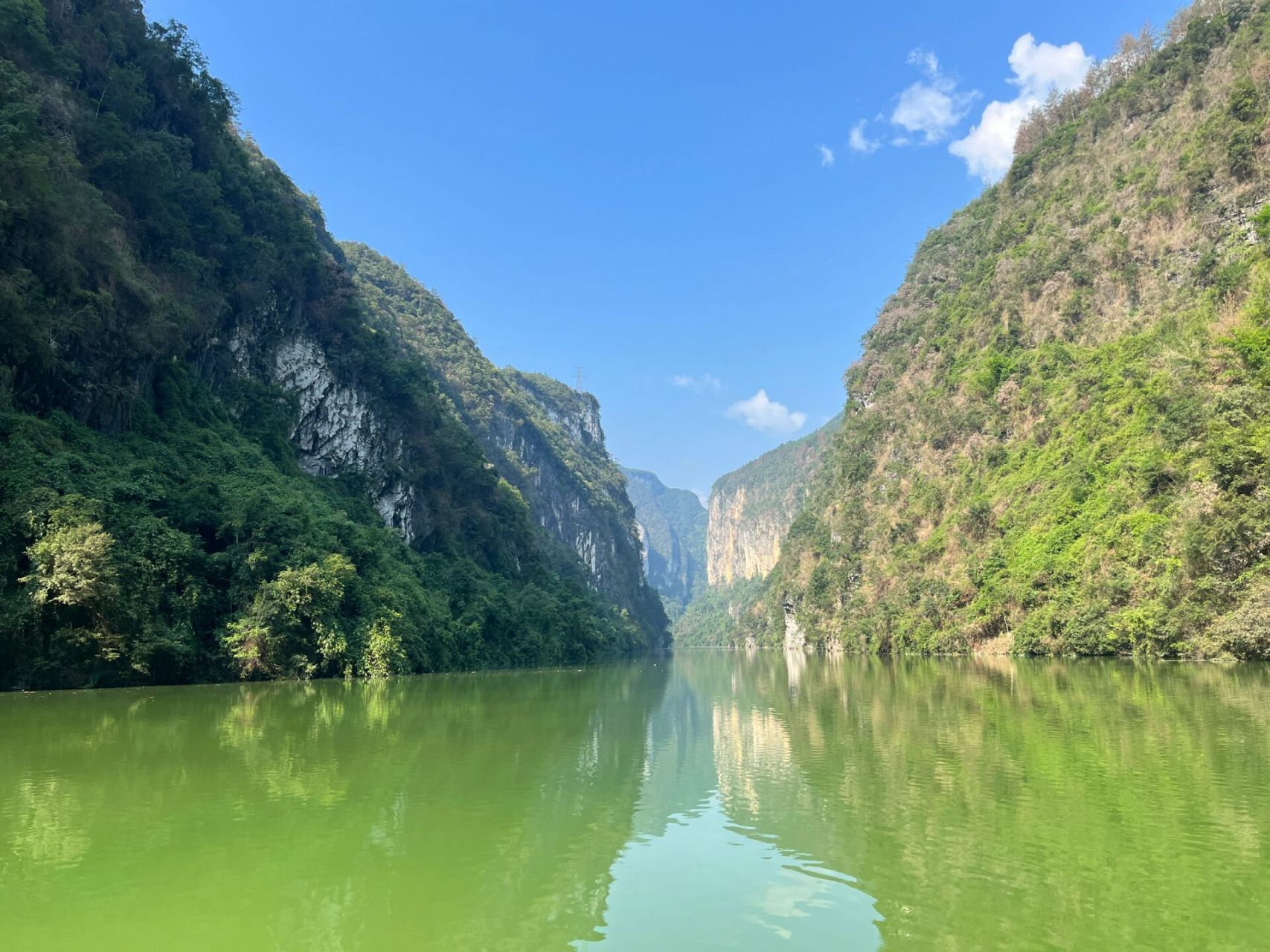 阿蓬江上神龟峡 阿蓬江上神龟峡谷,国内罕见的原始峡谷.
