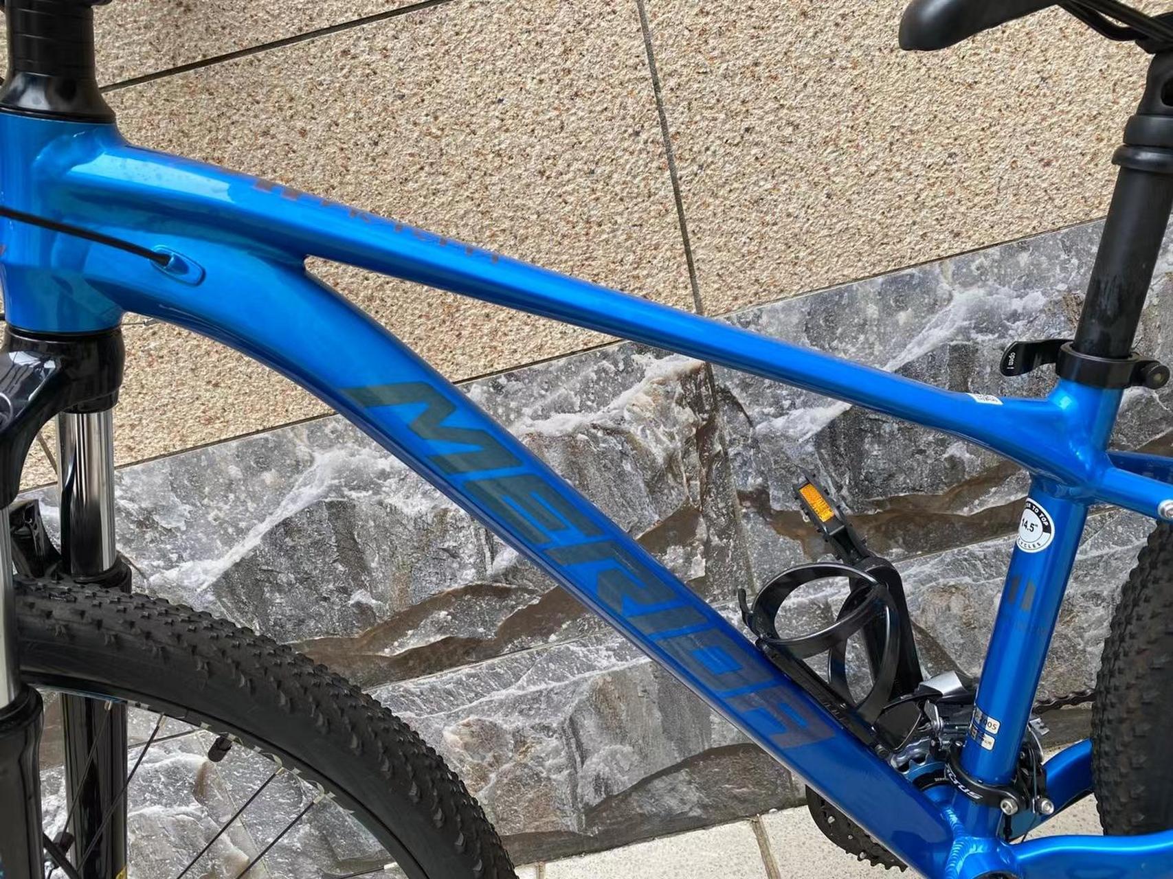 23款美利达维多利亚700,女款车,车架14.5寸,27速油碟,线控锁死前叉