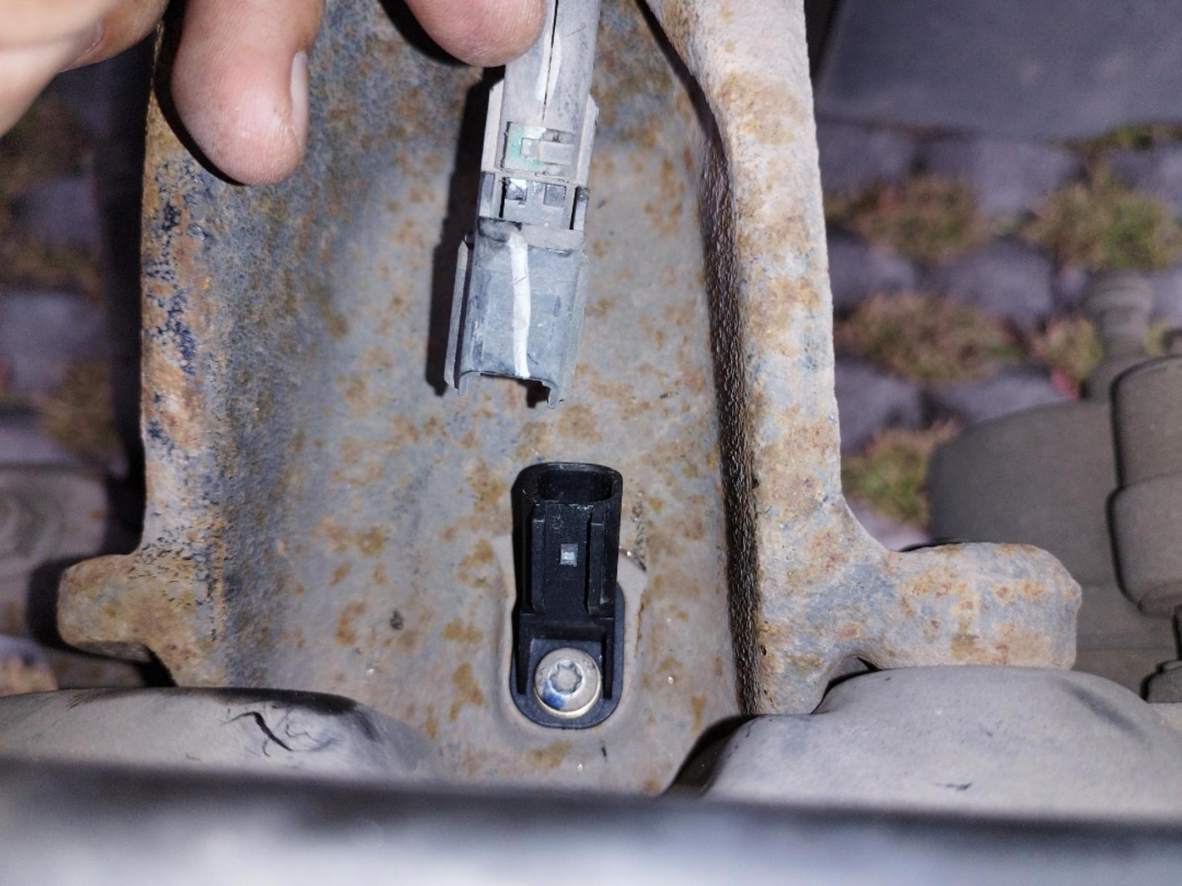 福特福睿斯abs故障灯亮,自己动手更换全车4个abs传感器,完美解决.