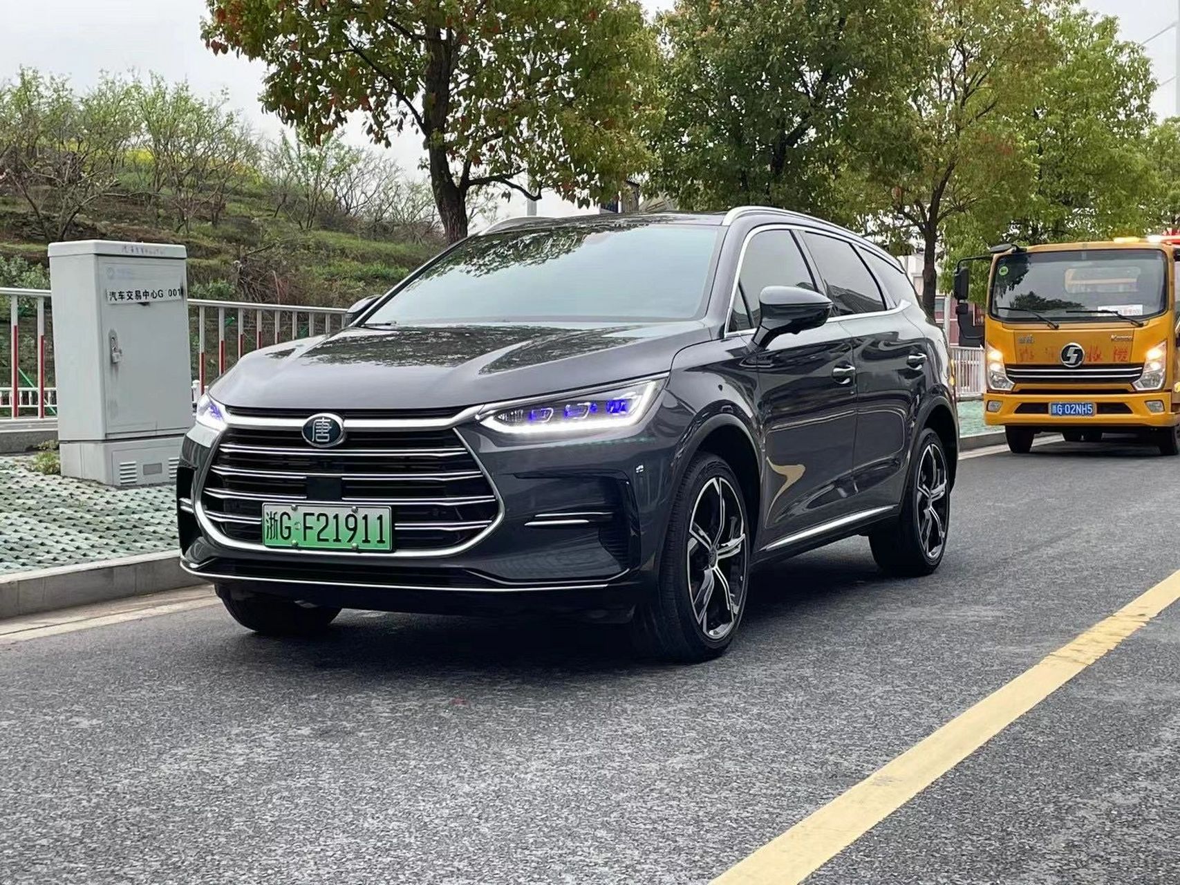 比亚迪唐dmi 油电混动 比亚迪唐dmi尊贵版,7座112续航,无钥匙进入