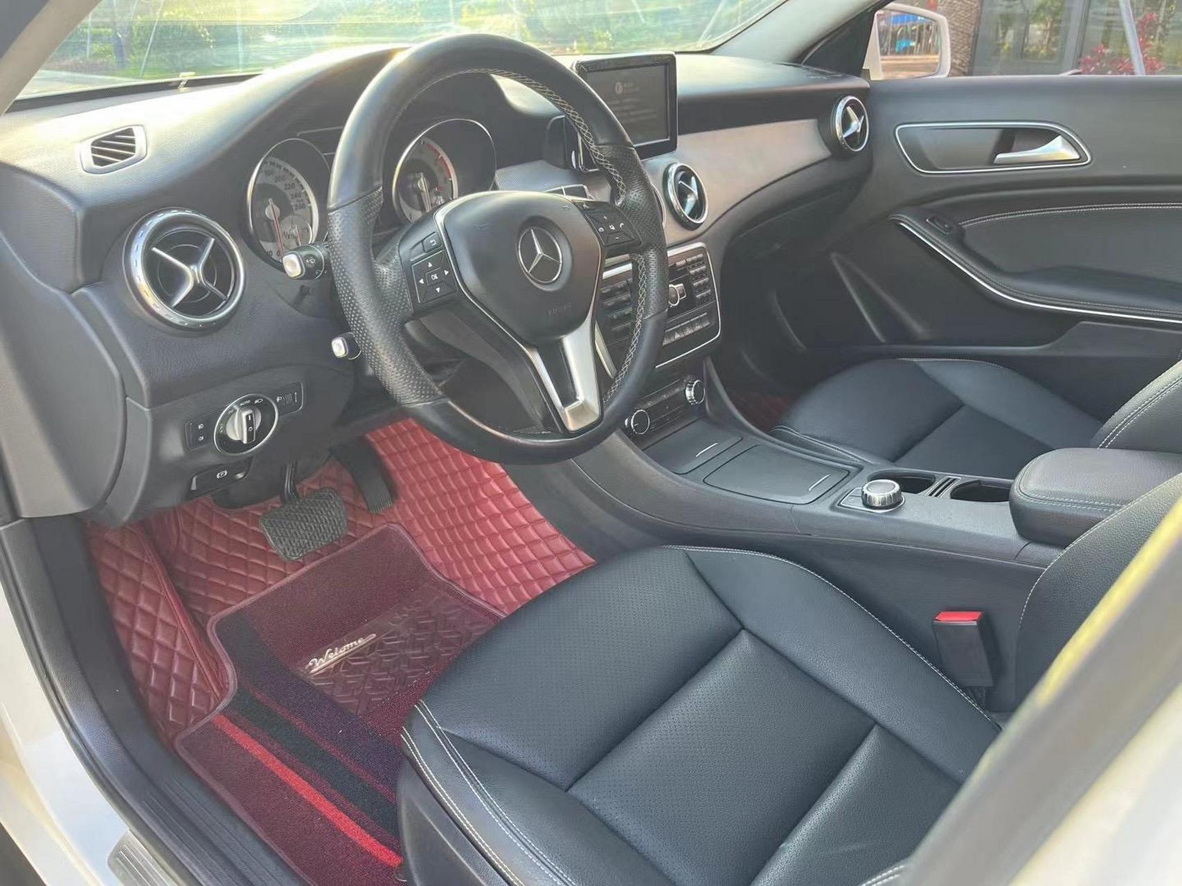 奔驰-gla200 动感型 登记日期:2015年8月 亮点配置:1.