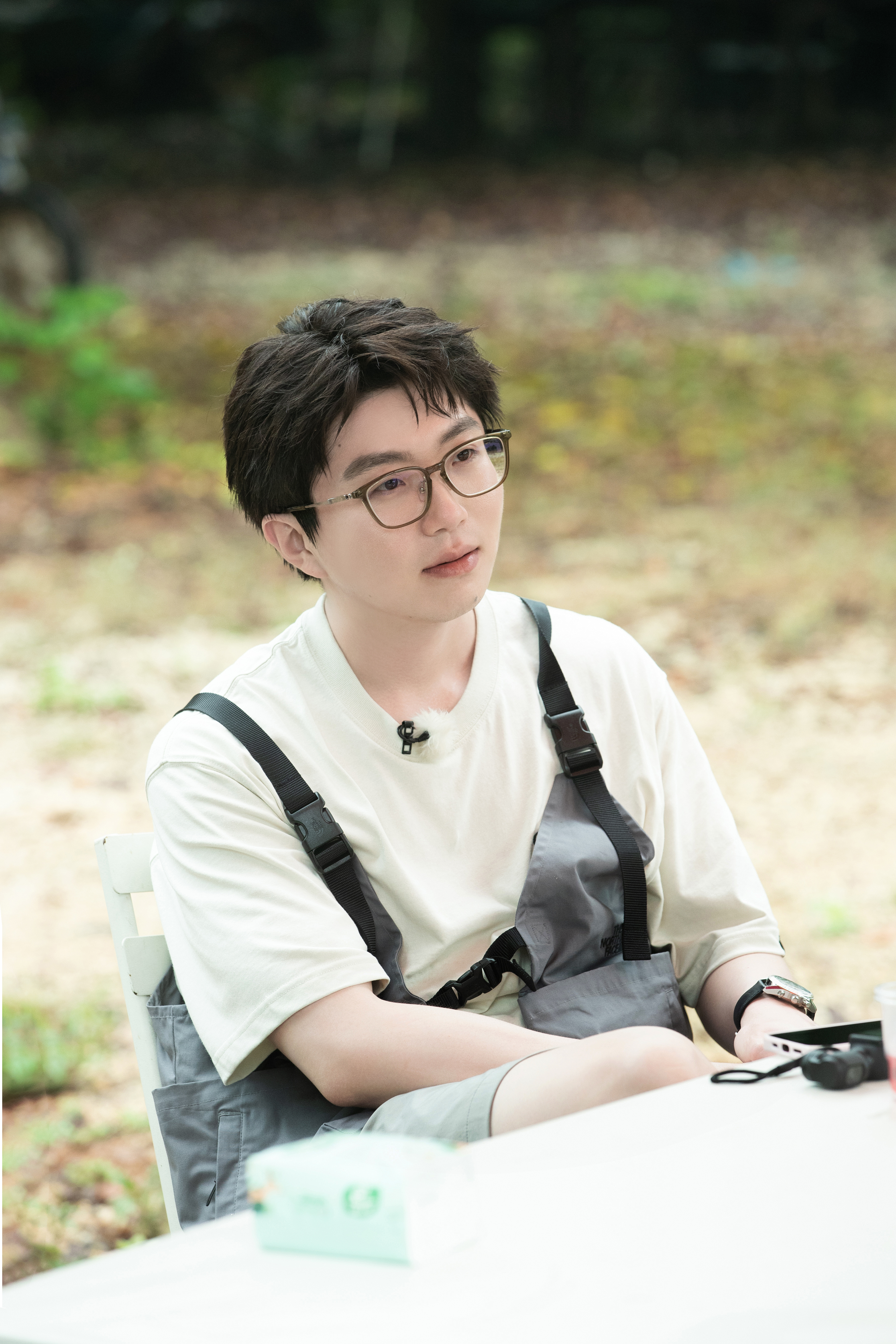 今晚22:00来湖南卫视,芒果tv#我们仨# ,和毛不易一起伴着雨水体验超