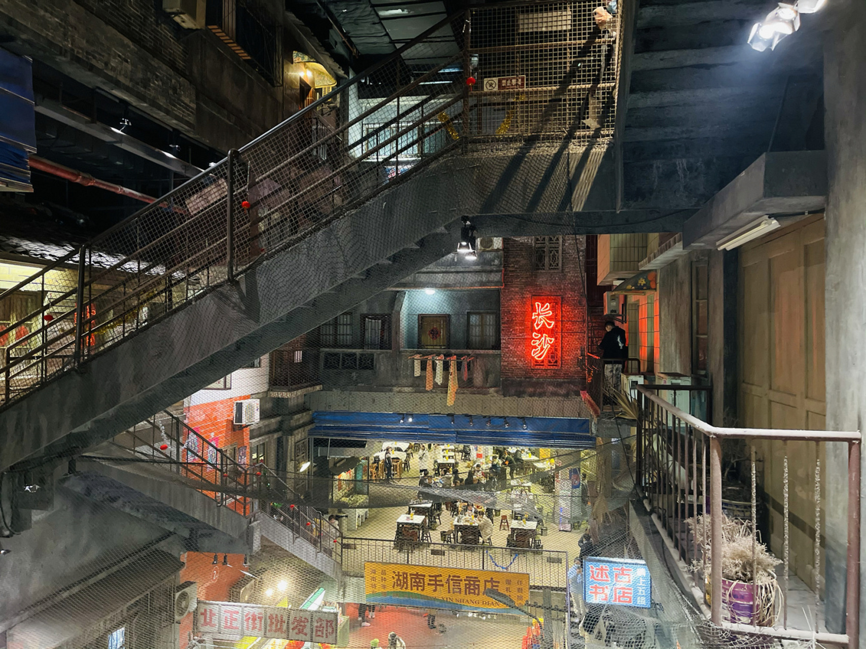打卡 长沙网红店"超级文和友" 坐标:长沙海信广场一楼首铺一一文和友