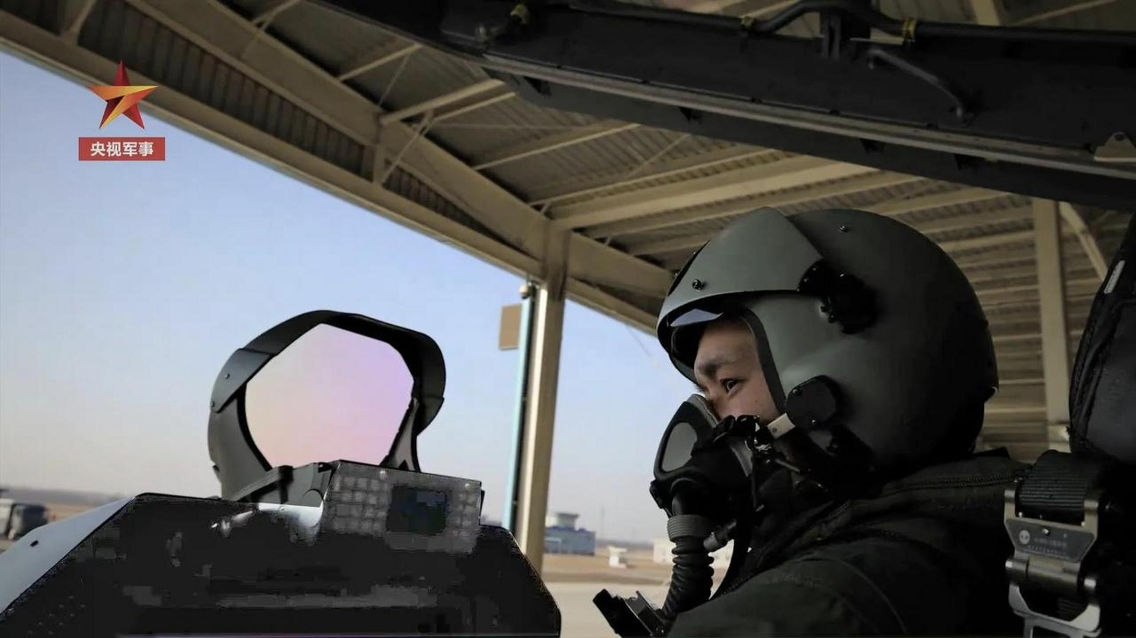 歼20的衍射屏显会变色哦