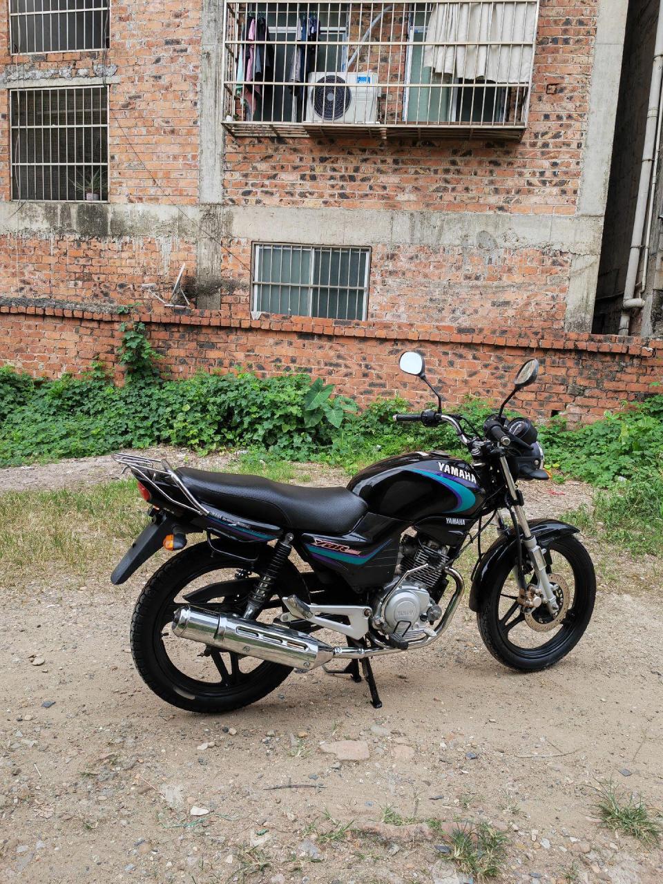 天剑雅马哈125,圆灯碟刹内置脚踩启动杆.