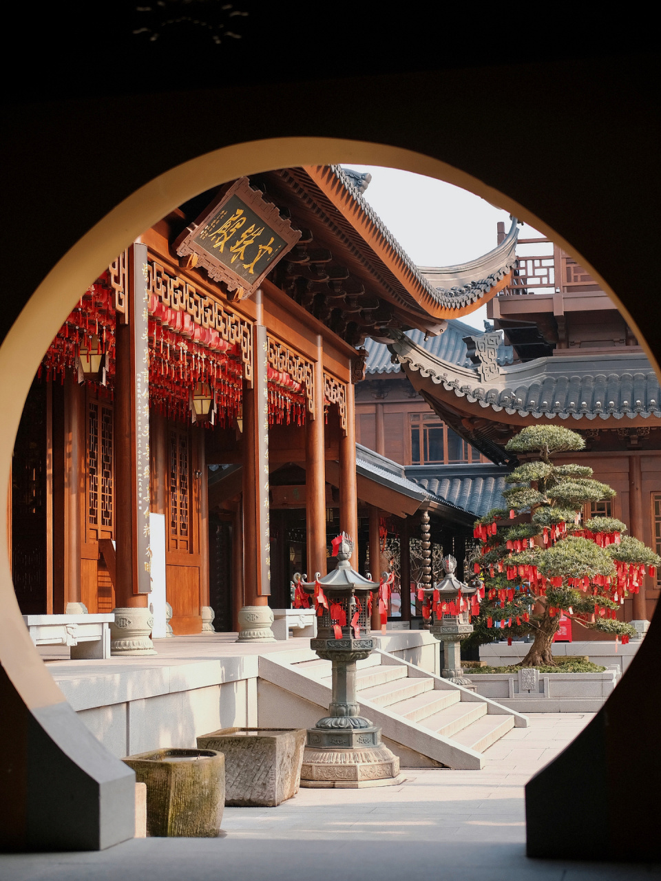 上海旅行03大隐隐于市的玉佛禅寺 玉佛寺,上海三大寺庙之一,龙华寺