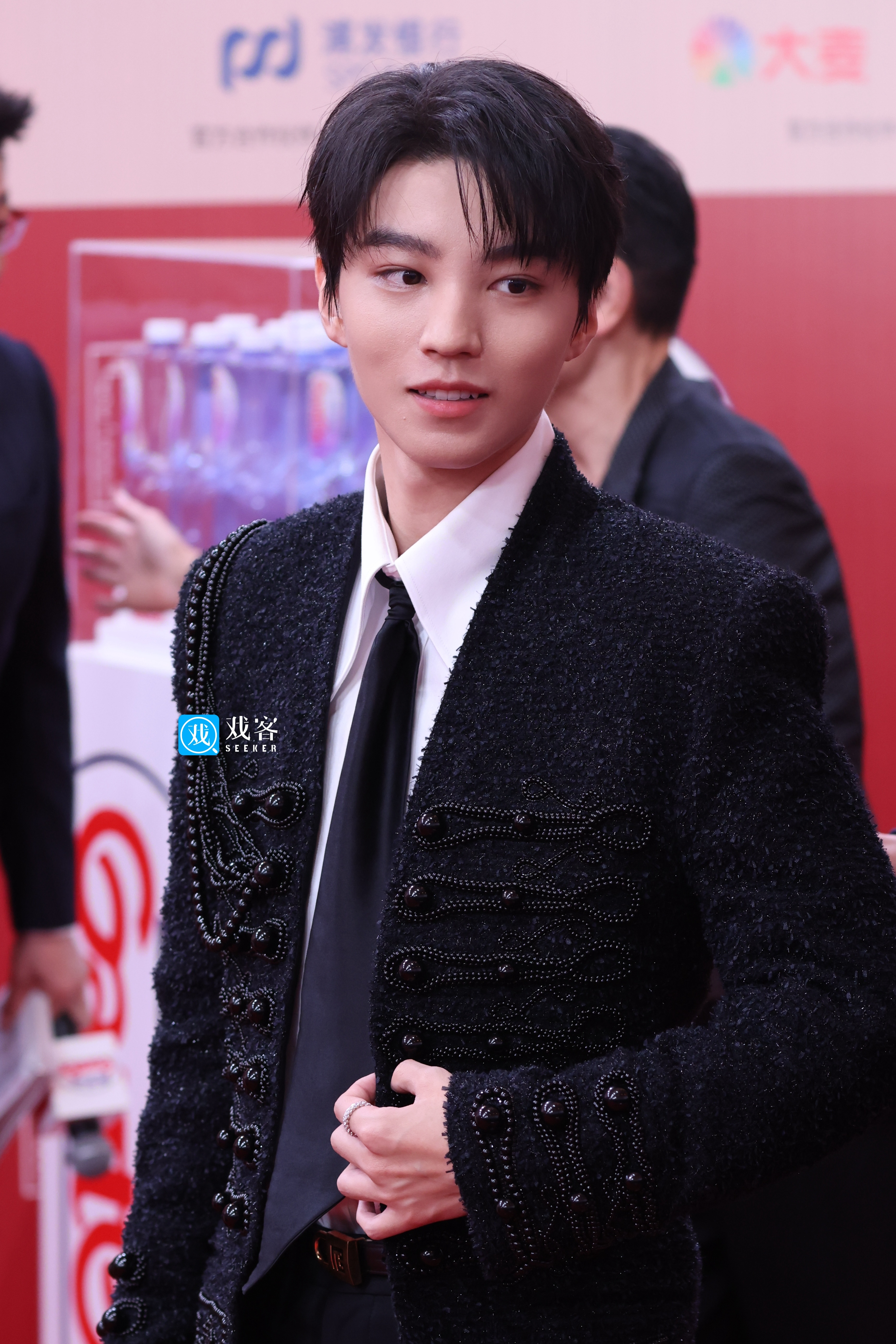 王俊凯#上影节红毯# 生图看得出他是小王子!