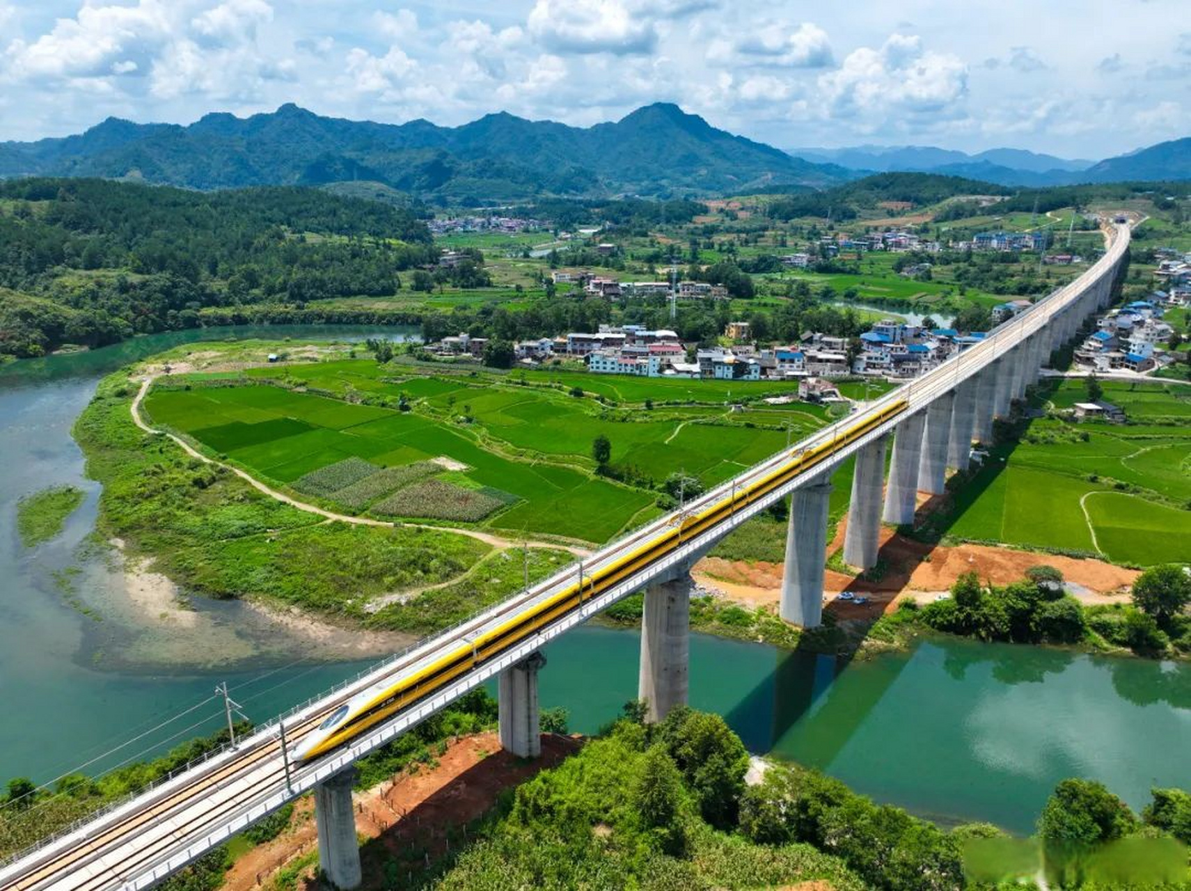 【贵南高铁贵荔段明日开通运营!