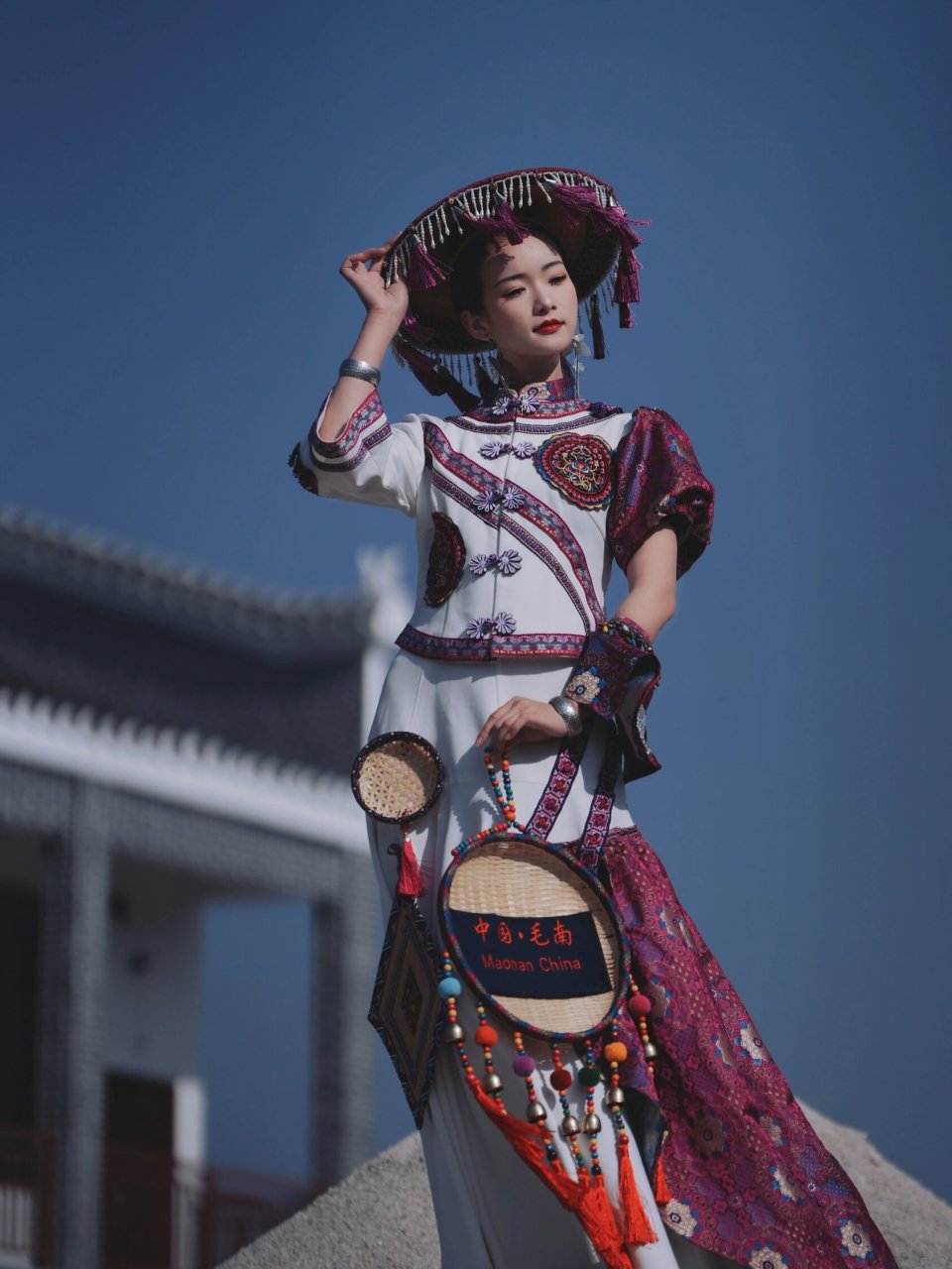 在村里拍的民族风写真 每套服装出来,坚持出镜拍样,倒也不是勤奋情怀