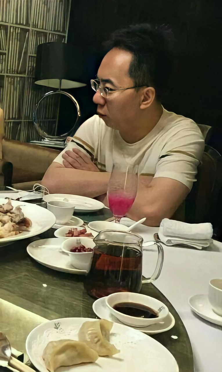 曾经的白大褂徐翔,是无数散户崇拜的对象,号称炒股王者,结果只是勾结