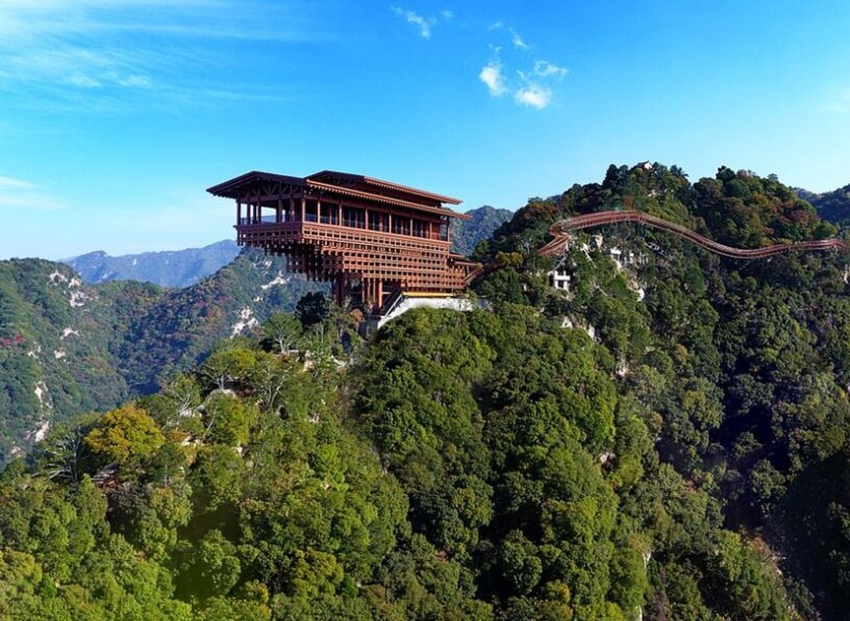 西安周边游——少华山 少华山不仅是中国道教名山,而且是西岳华山的