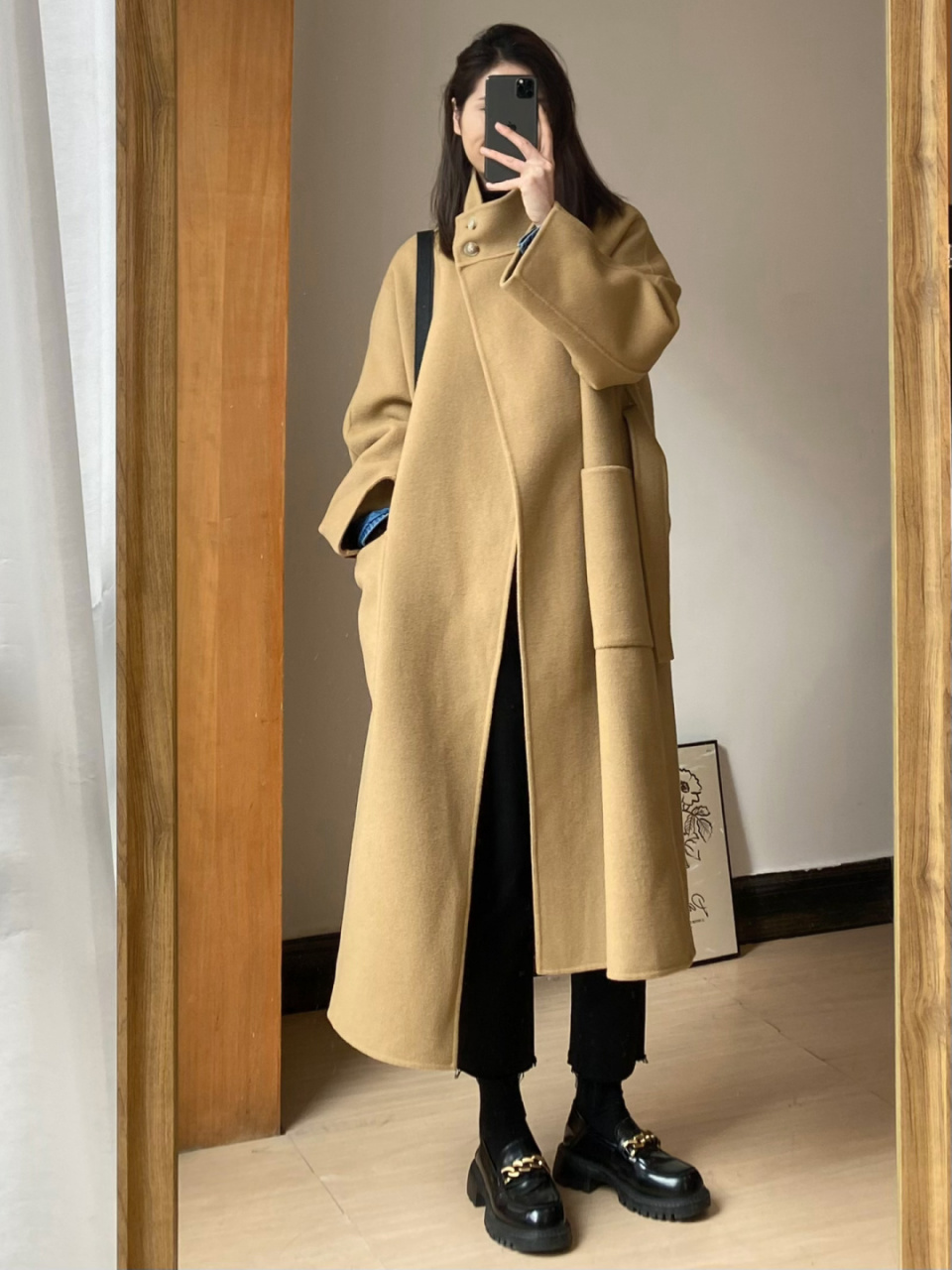 氛围感卡其色大衣牛仔衬衫叠穿确实经典好看 #大衣穿搭# #卡其色穿搭