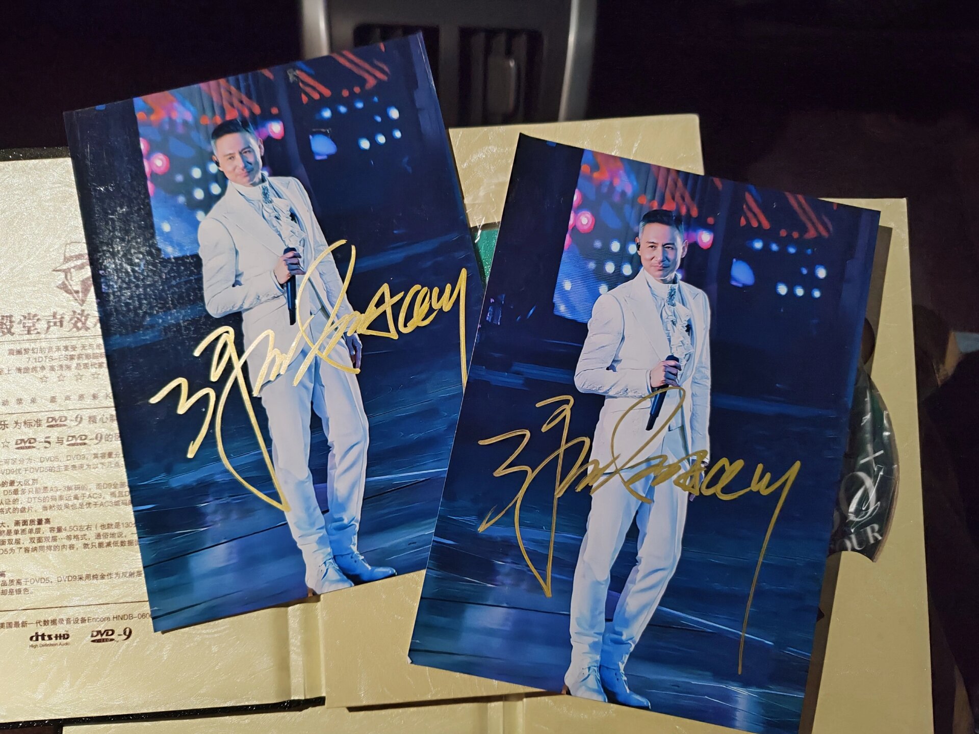 张学友武汉演唱会亲笔签名照及cd