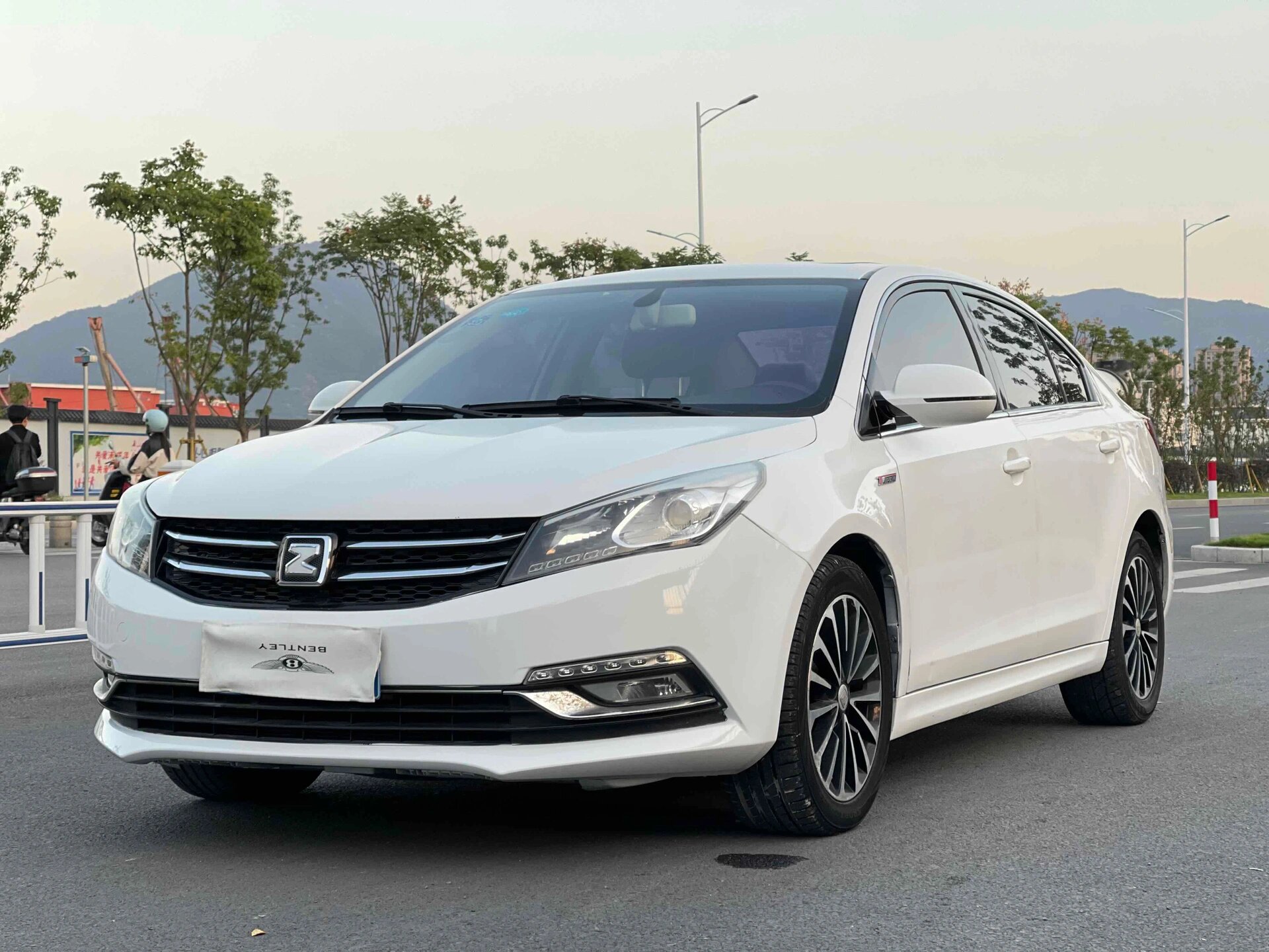 两万多 2018年众泰z560 公里时7万 全款2万多 车子在温州瓯海南白象