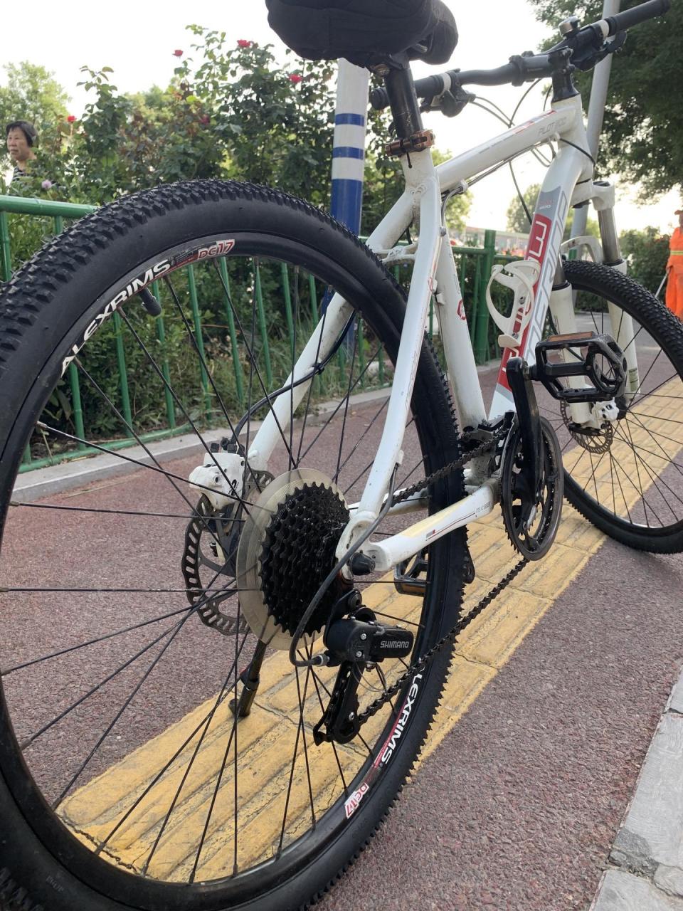 美利达领航者500,26寸27速快拆碟刹.全新轮胎,功能正常,680米