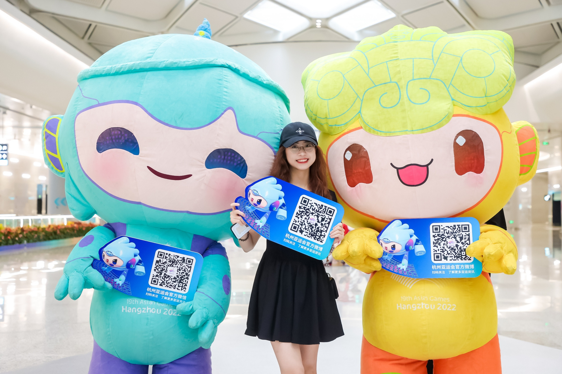 杭州机场偶遇亚运三宝#距离杭州亚运会开幕还有2天,今天咱们的吉祥物