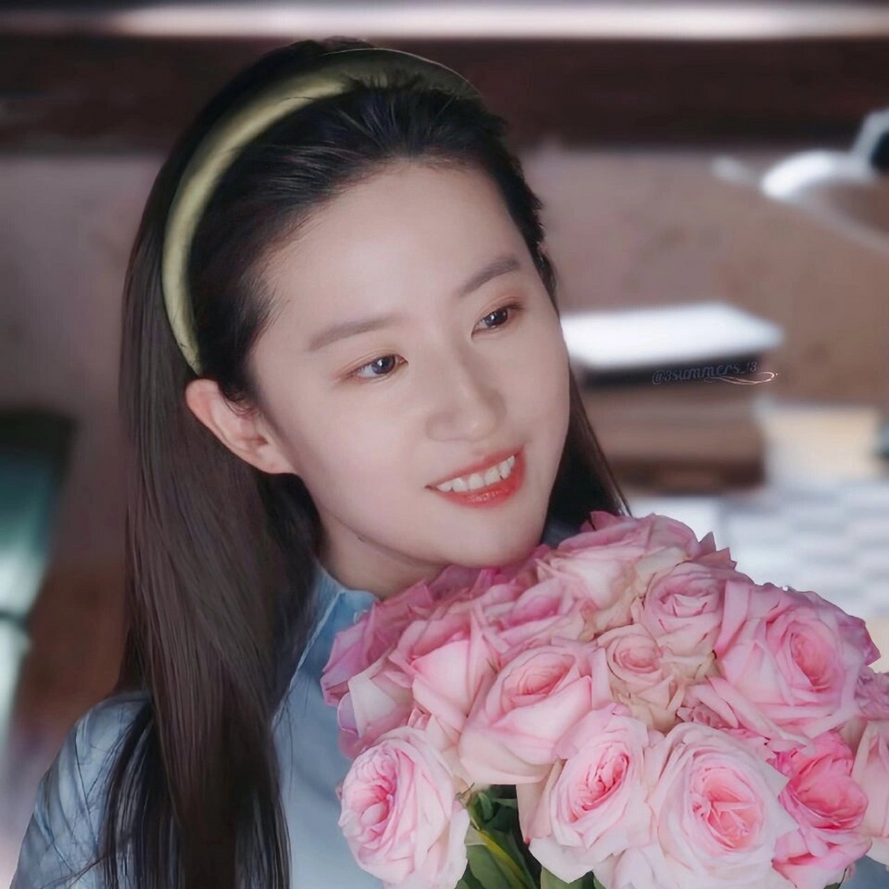 刘亦菲许红豆捧花头像太出圈了,灵气满满 许红豆,收了我的花,嫁给我吧