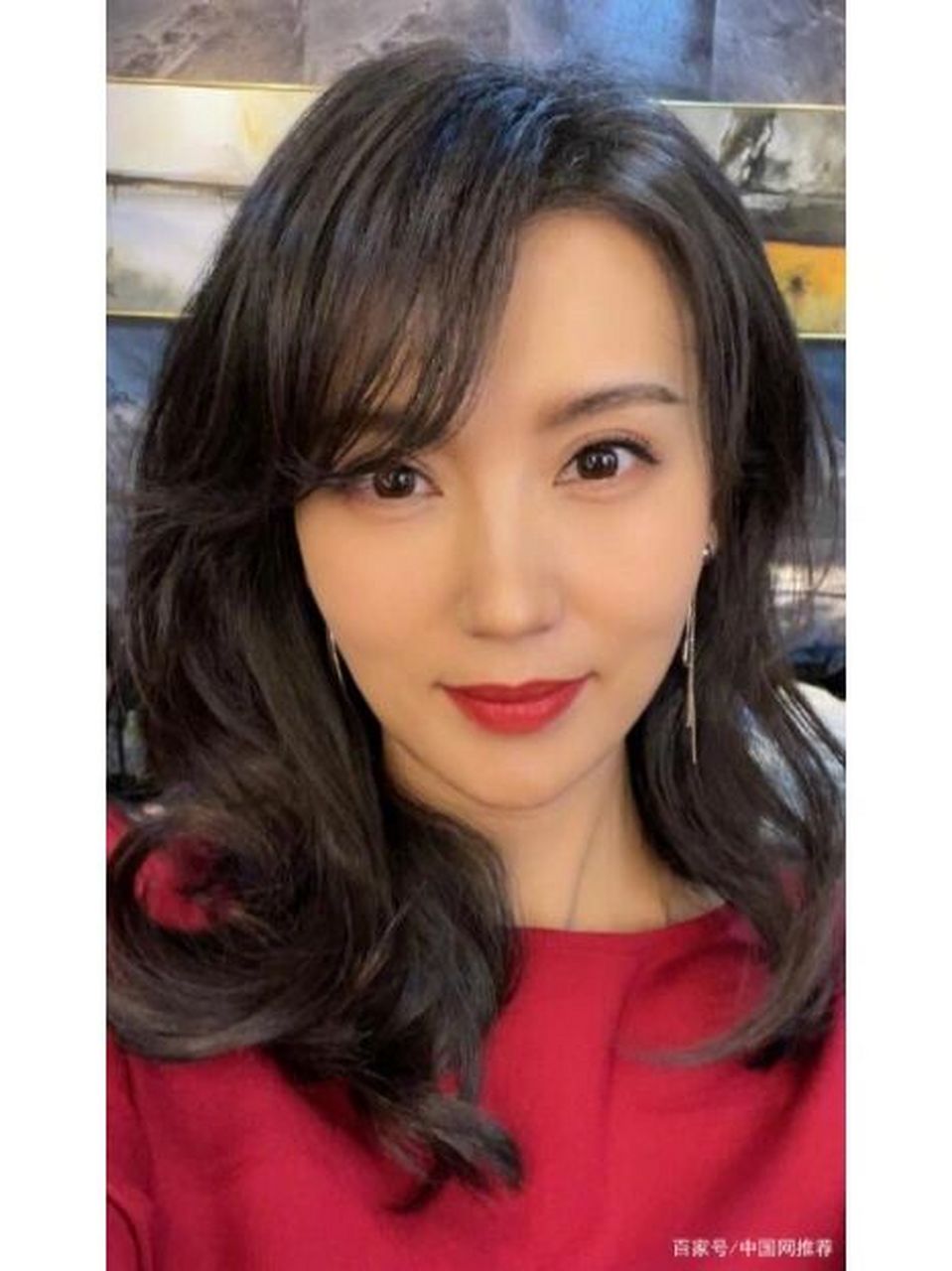 标准桃花眼 真正标准的桃花眼的人并不多,反而杏眼柳叶眼最常见.