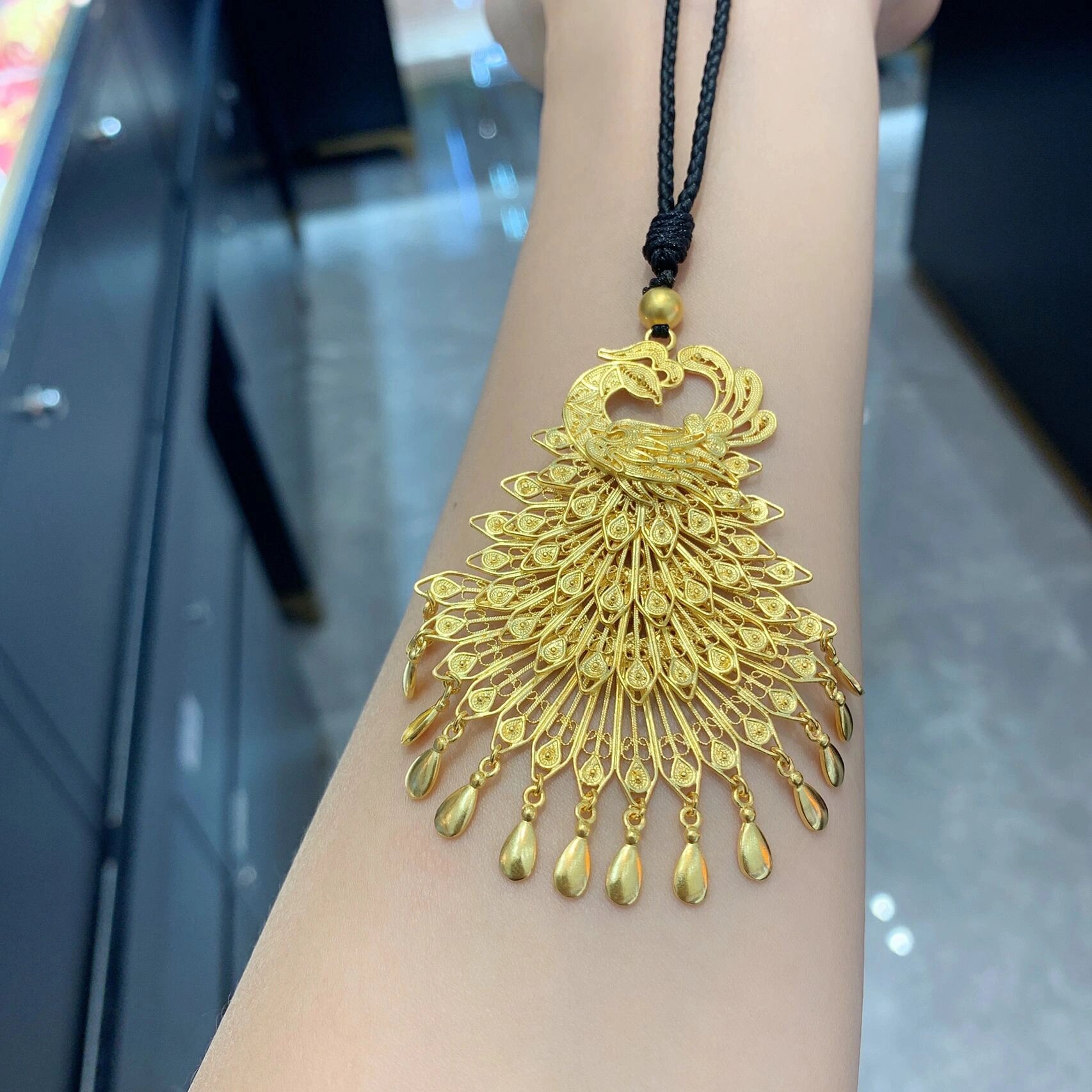 老凤祥古法金凤凰吊坠   从古至今 凤凰都是人间幸福与吉祥的象征!