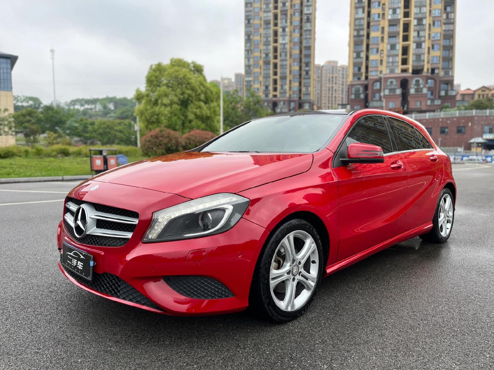 13年11月上牌的奔驰a200,实表14万公里,车子相当精品,价格便宜,5万多