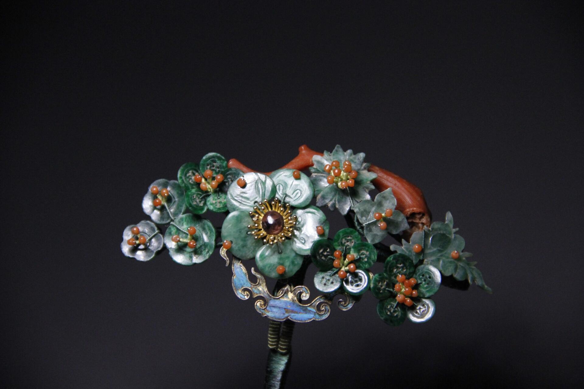 清代老翡翠绿梅多宝簪