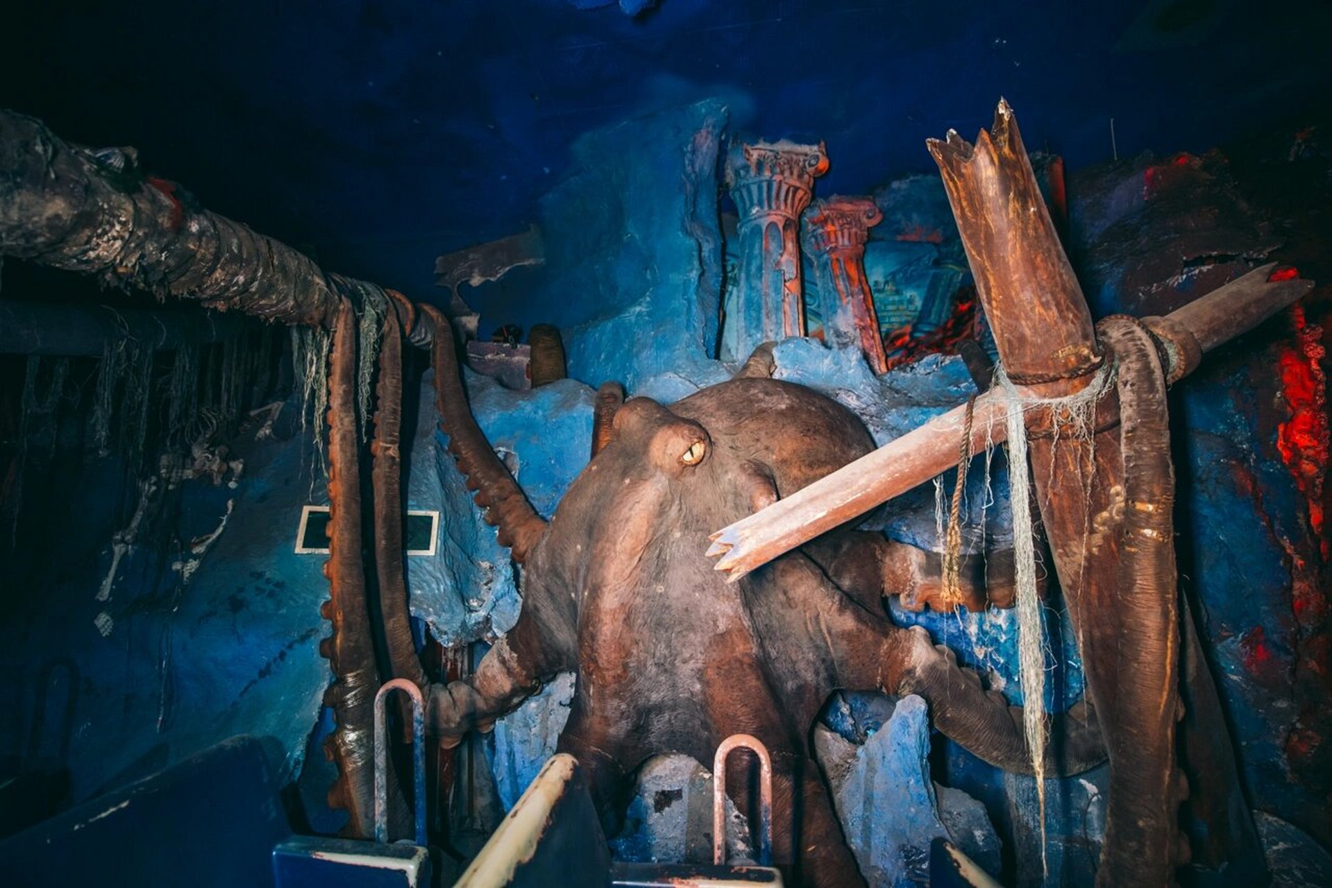 废墟摄影 九龙游乐园地下龙宫1/2 建于上世纪80年代的九龙游乐园运行