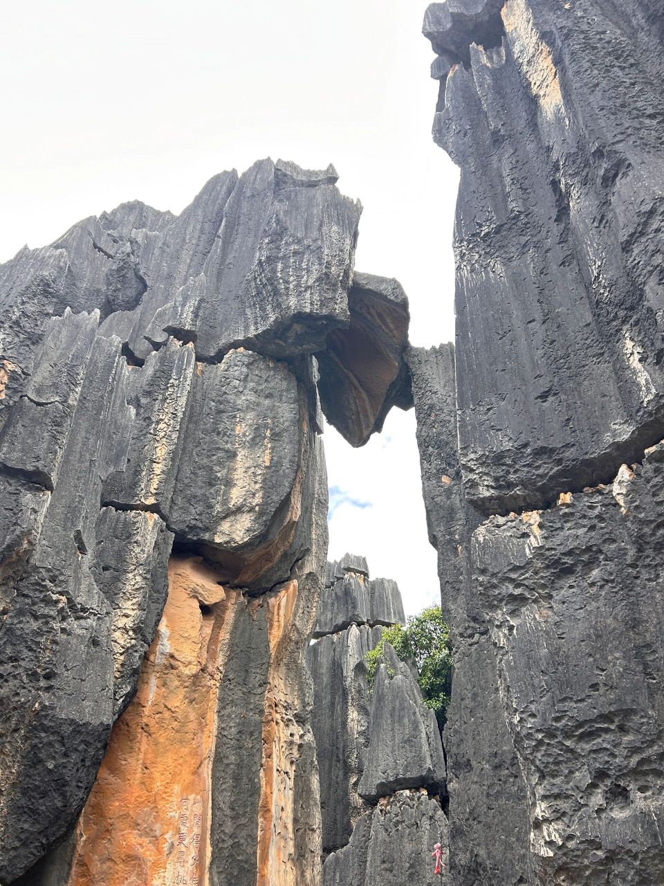 石林一日游攻略 昆明市石林风景区,又称为云南石林,位于昆明石林彝族