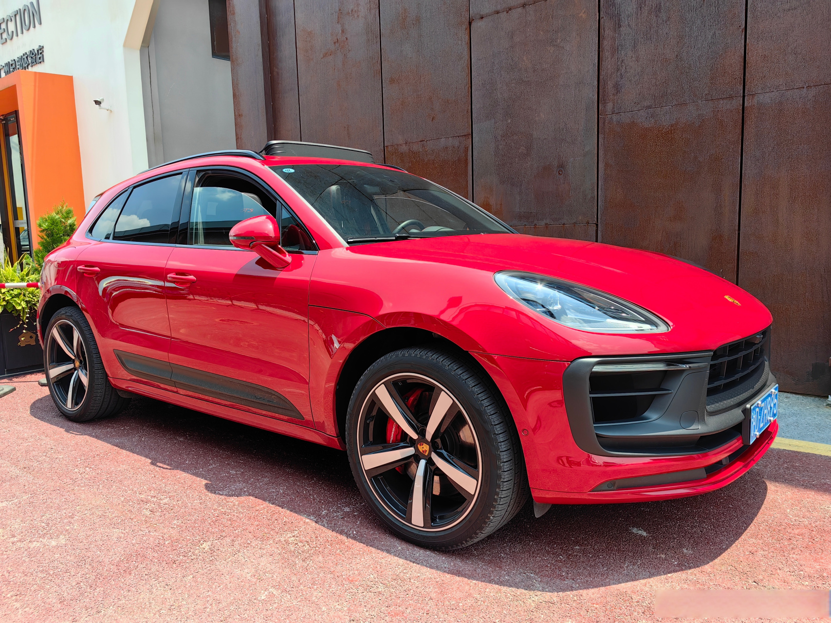 但这台保时捷macan gts对我的吸引力,比911更大.