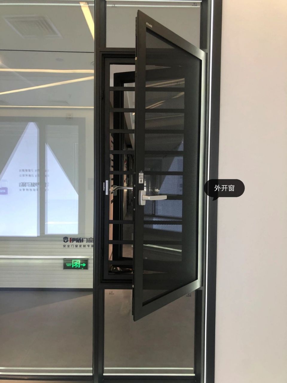 在选购断桥铝窗户封阳台时,宝子们可能会纠结一个问题,窗户开启方式