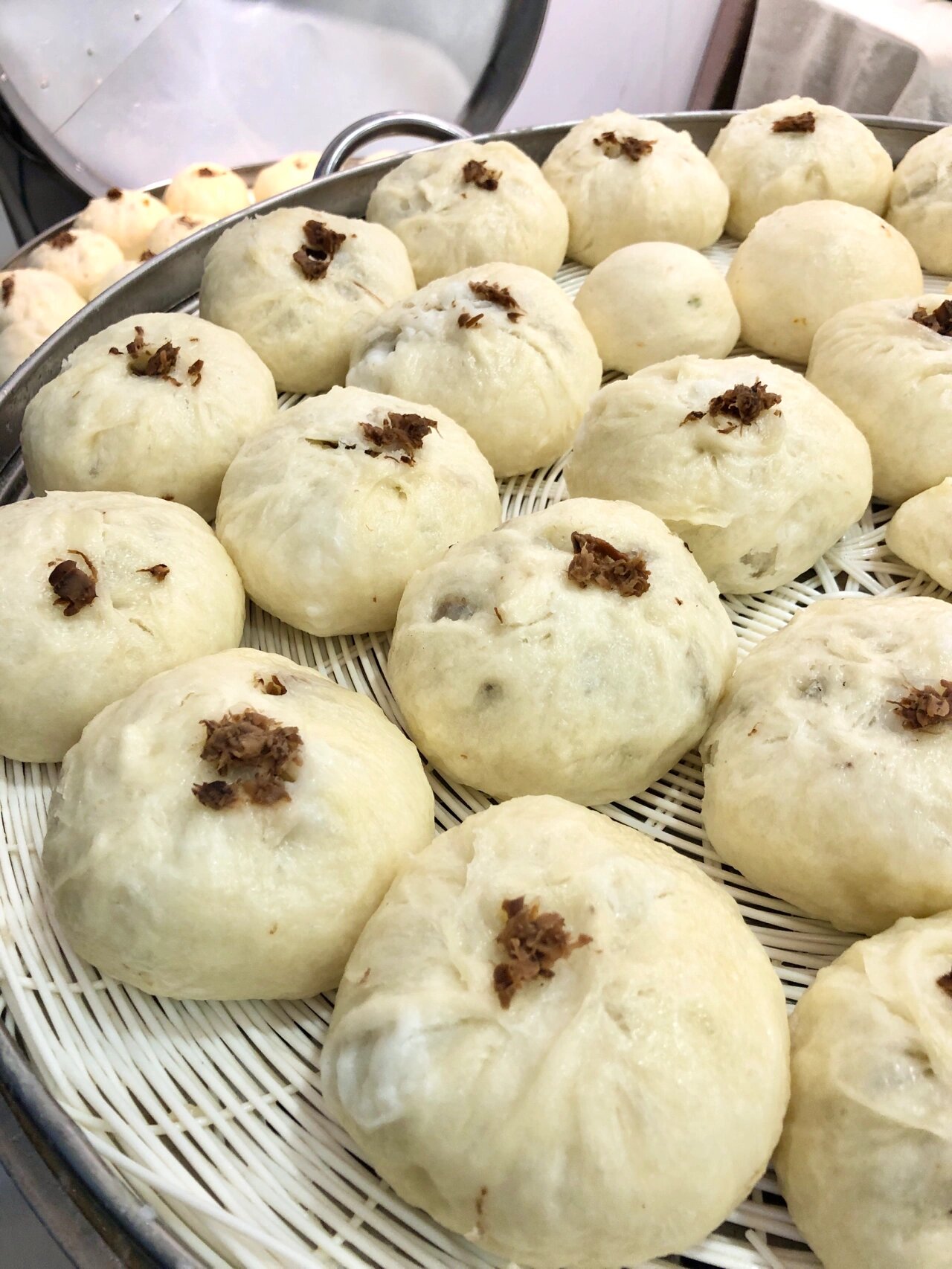 油旋锅盔葱油饼各种夹馍包子都好爱09 93这个破酥包的包子皮儿