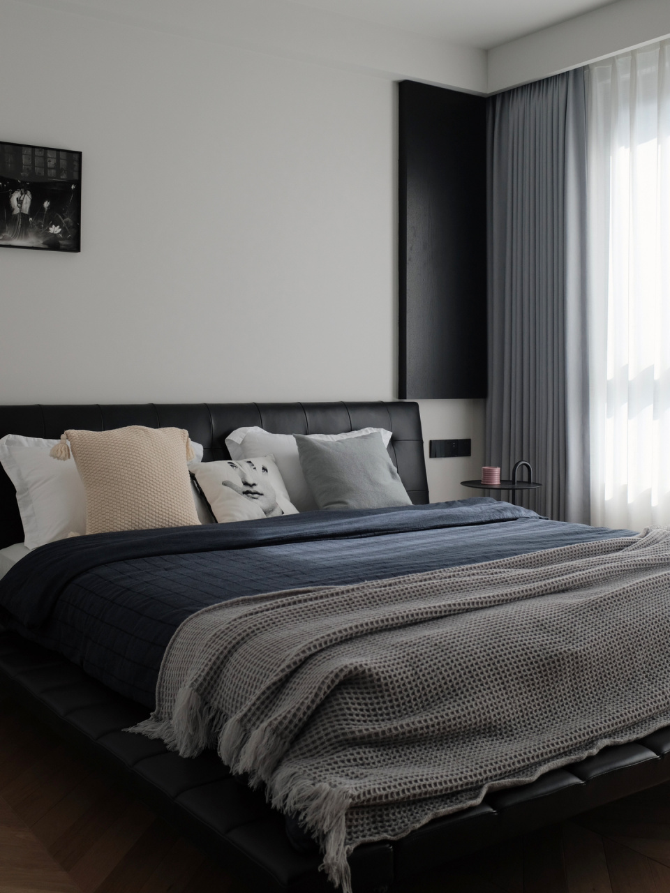 33岁男生的家|灰蓝色卧室的清晨 大年初一收到了母亲的祝愿,她说祝"两