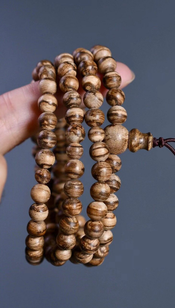 被冠以如此多的名头,也可见达拉干沉香在众多香友心中的地位!