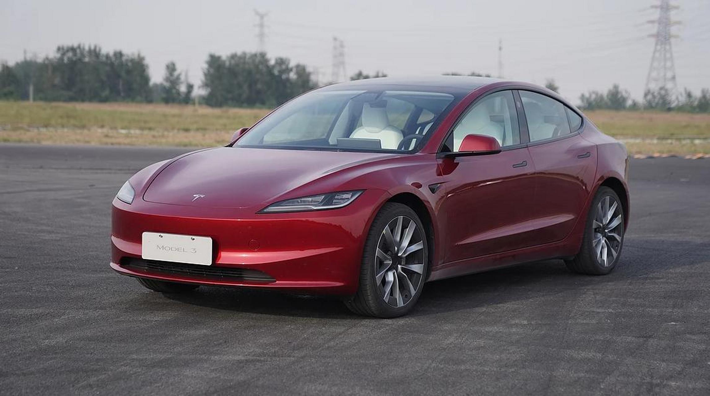 特斯拉的第一款汽车产品roadster于2008年作为一款双门跑车发布.