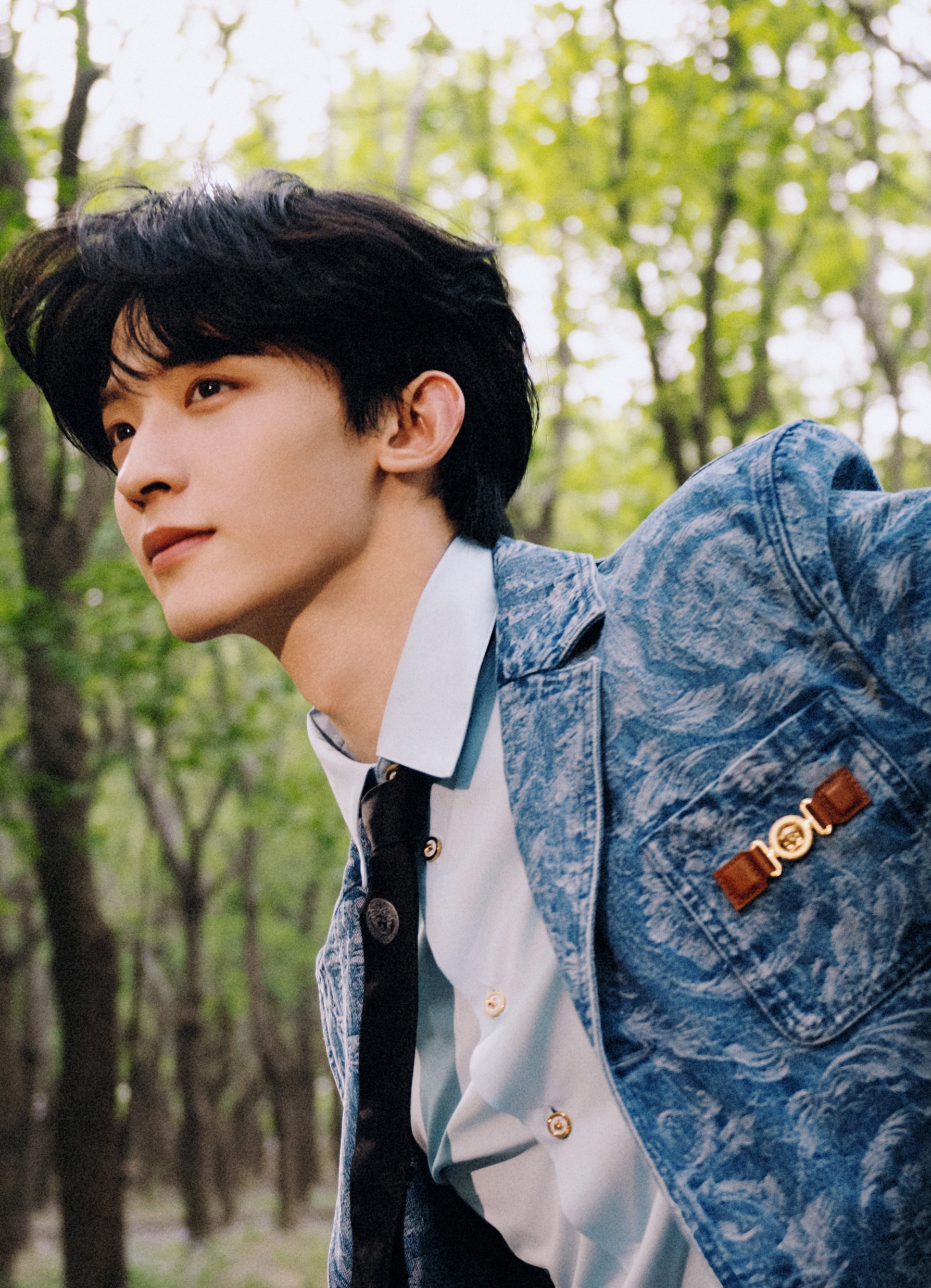 当电影胶片化作流动的晚礼服,以巴洛克烛台作笔,在