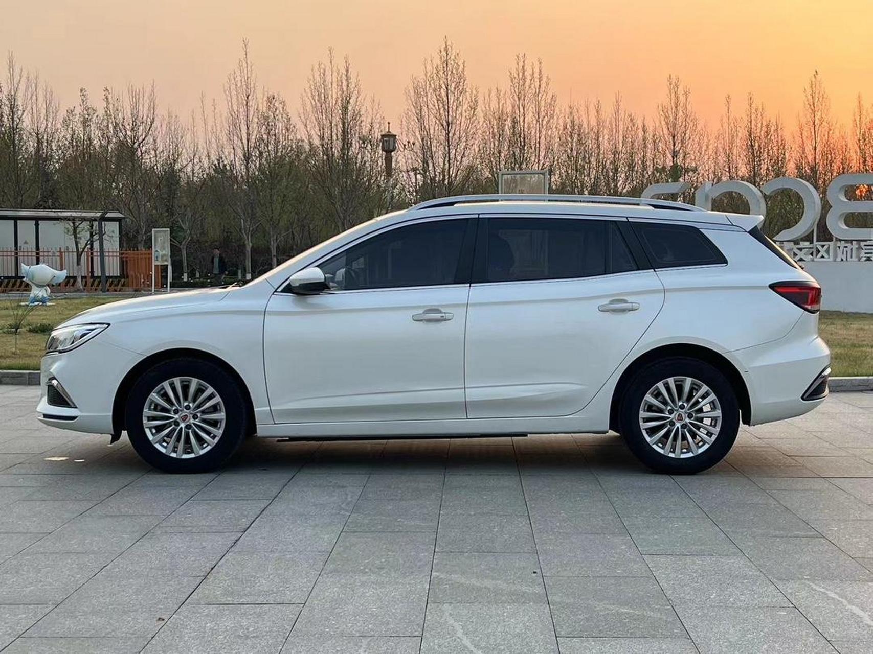 最新到店18年3月荣威ei5 互联豪华版 五门五座旅行车