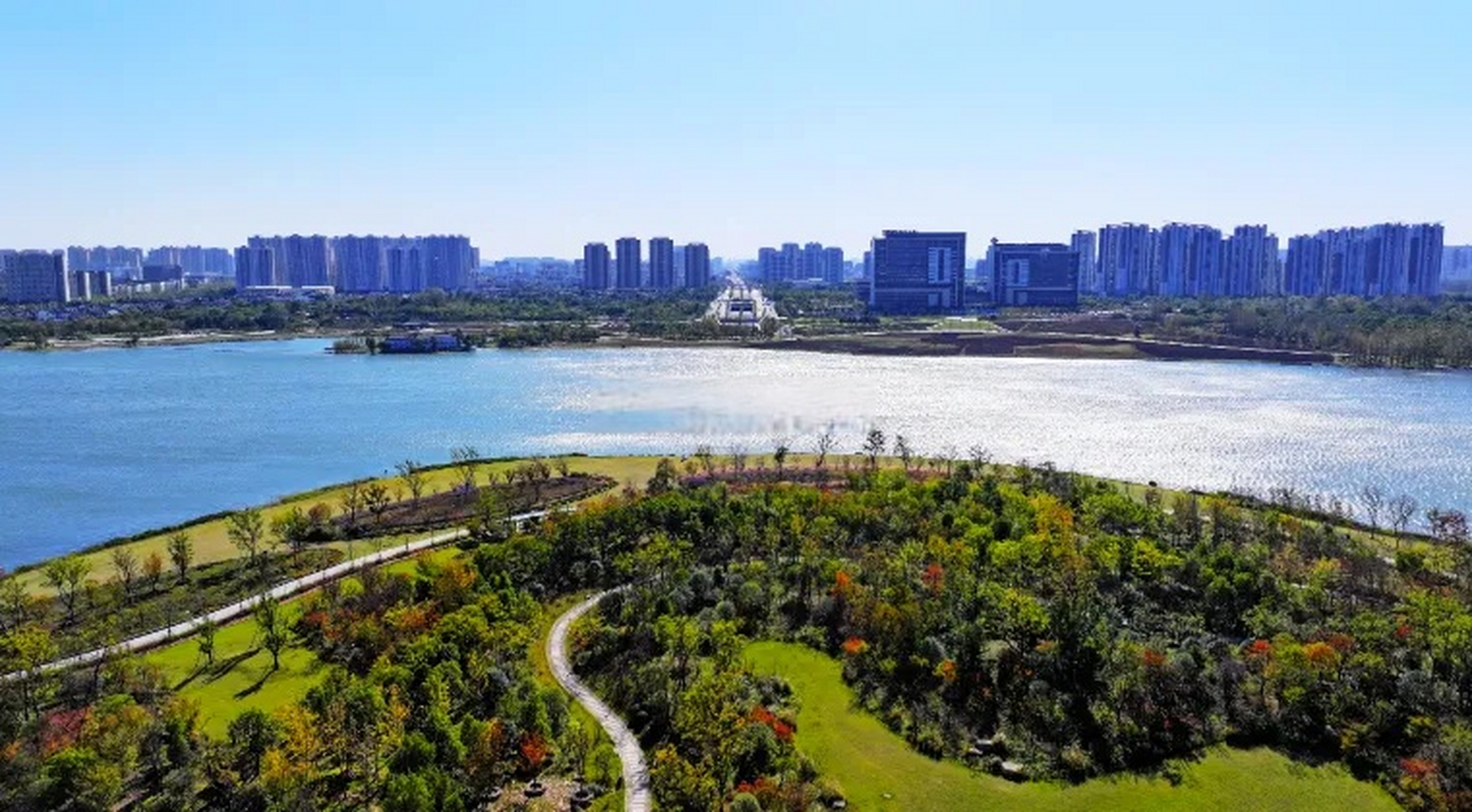 近日,合肥新站区少荃湖城市副中心城市设计及龚湾河景观设计项目通过