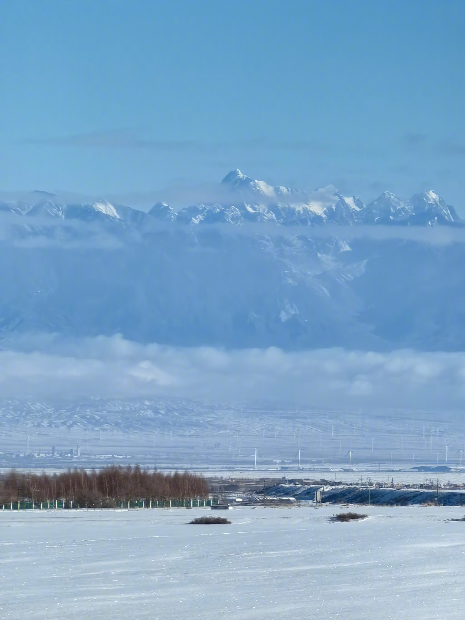 蒙语里的众山之神的意思.藏语里众山之神是萨普神山.